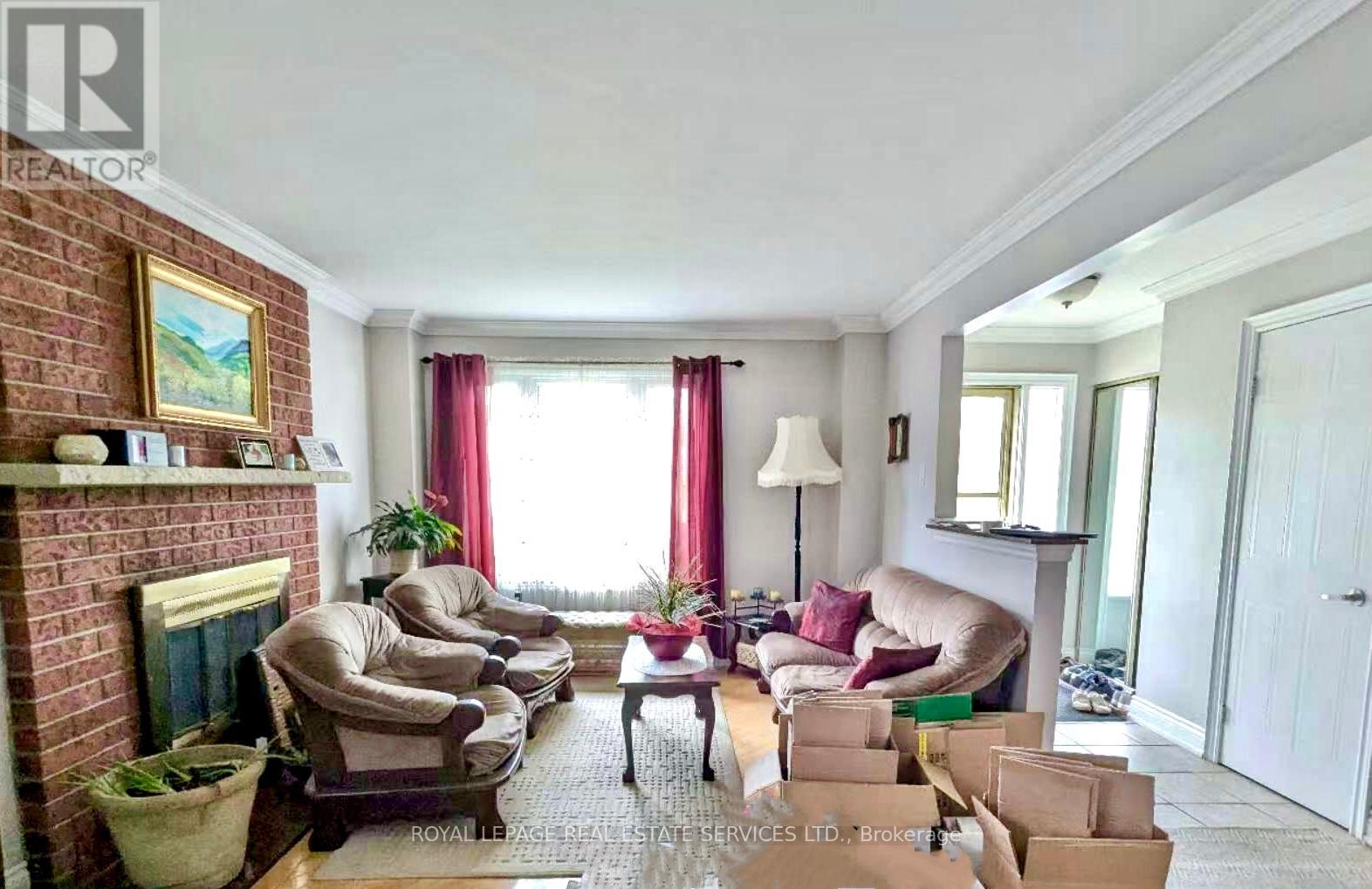 4179 Melia Drive, Mississauga, Ontario  L5C 4J3 - Photo 3 - W12469966