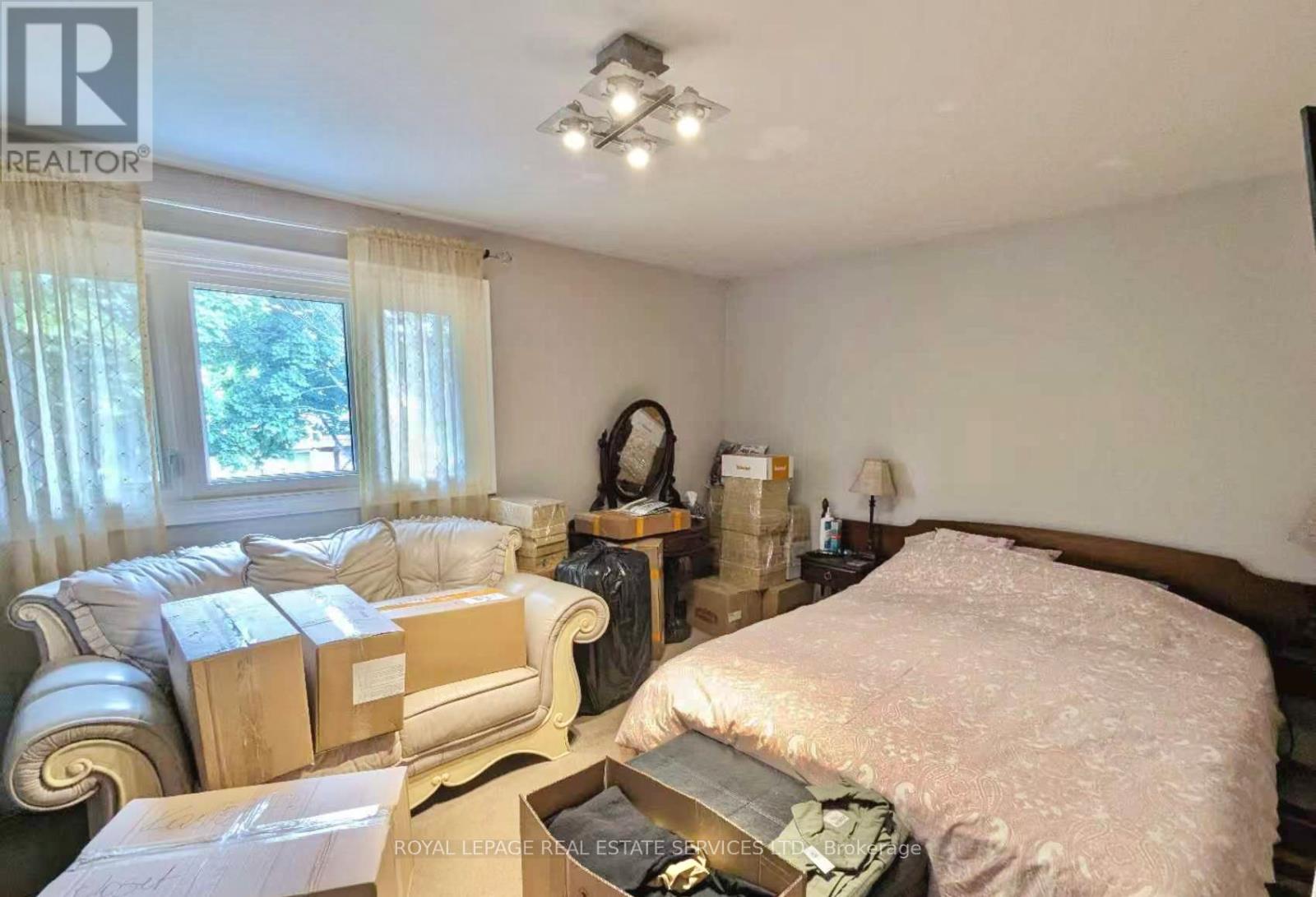 4179 Melia Drive, Mississauga, Ontario  L5C 4J3 - Photo 9 - W12469966