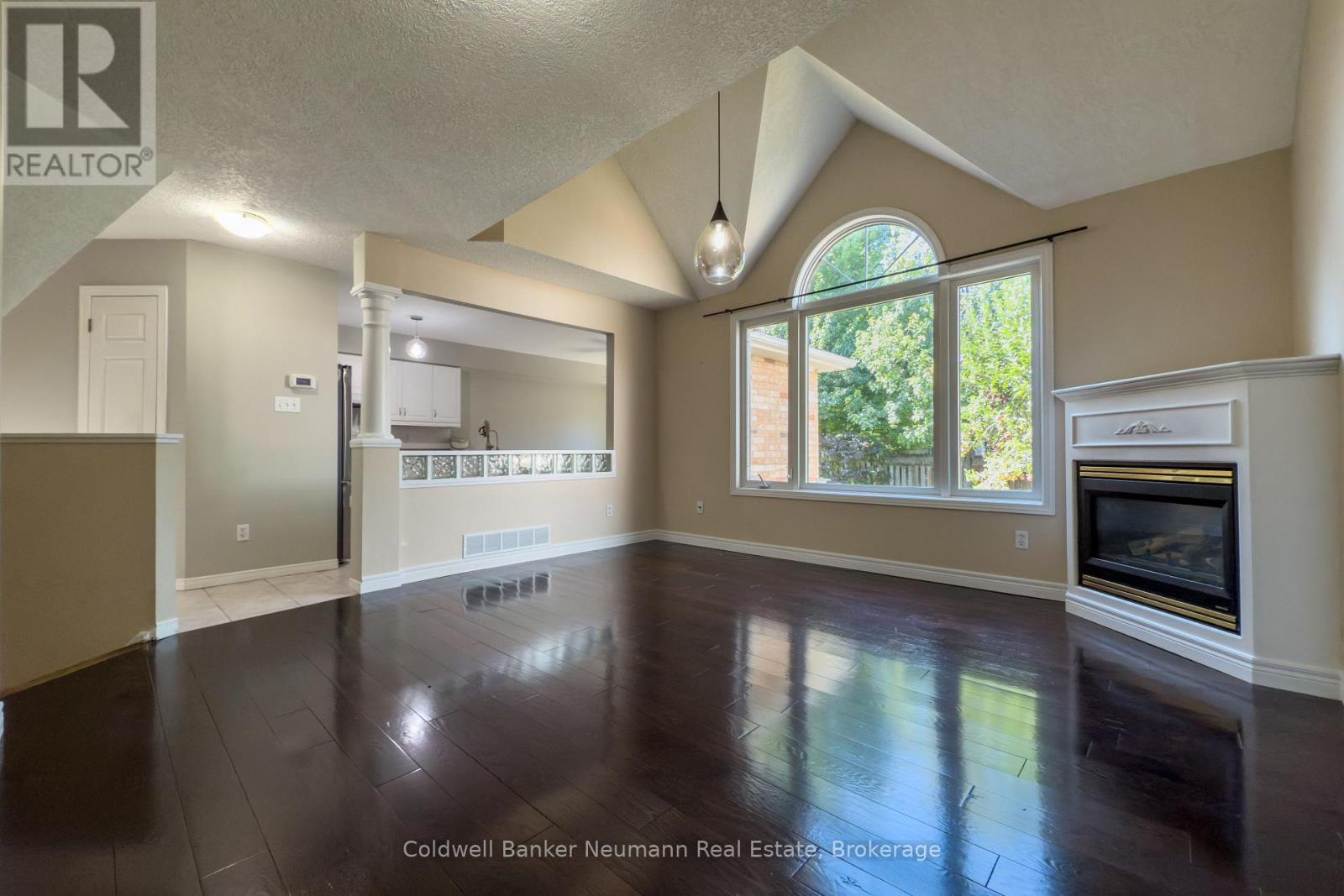 67 Gaw Crescent, Guelph, Ontario  N1L 1H9 - Photo 3 - X12470182