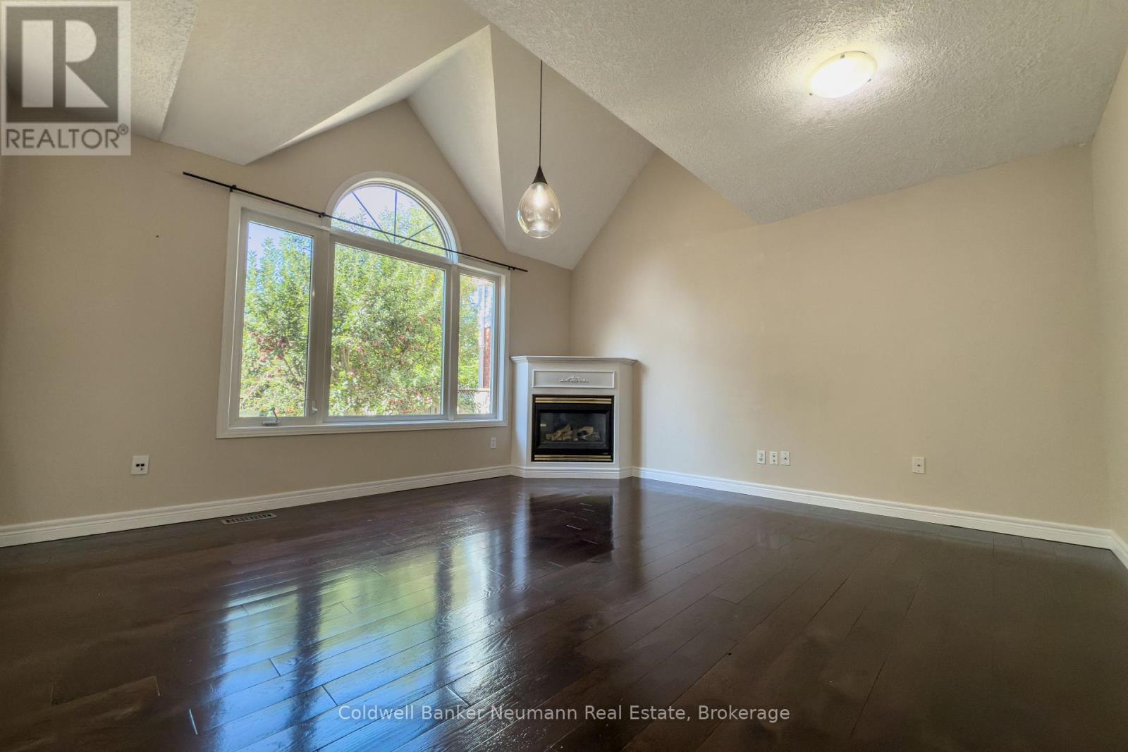 67 Gaw Crescent, Guelph, Ontario  N1L 1H9 - Photo 4 - X12470182