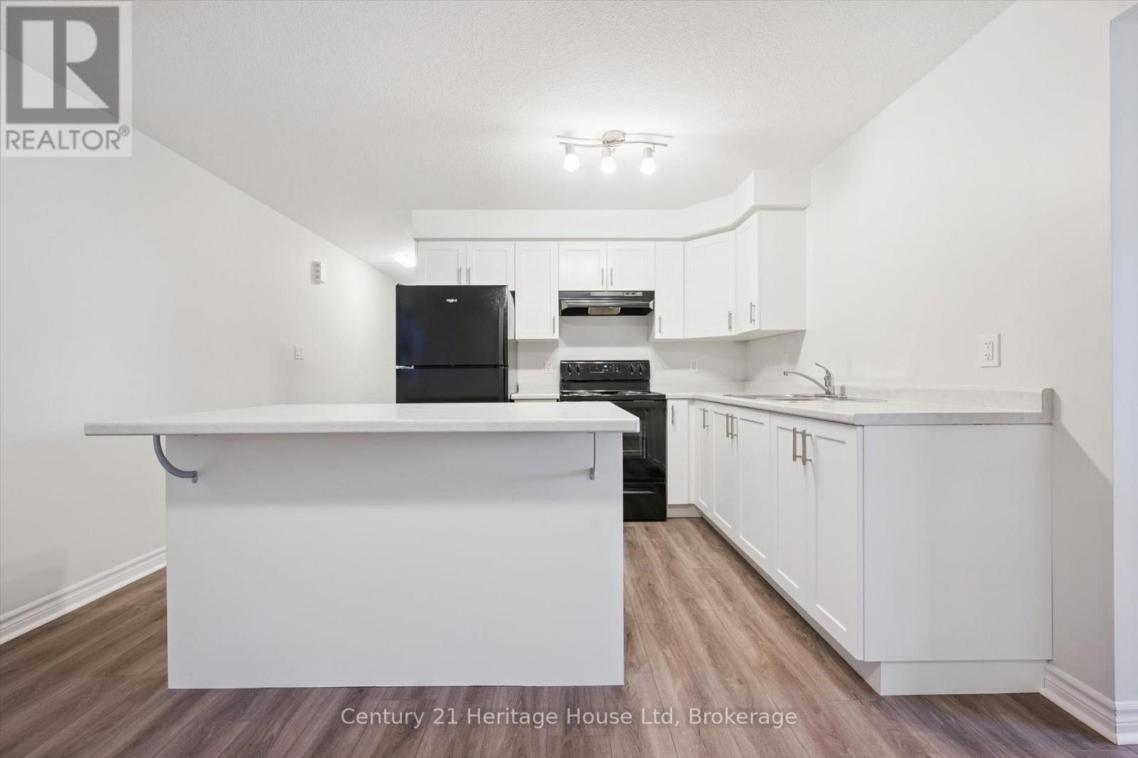 6 - 465 Garafraxa Street W, Centre Wellington, Ontario  N1M 0L6 - Photo 16 - X12470202