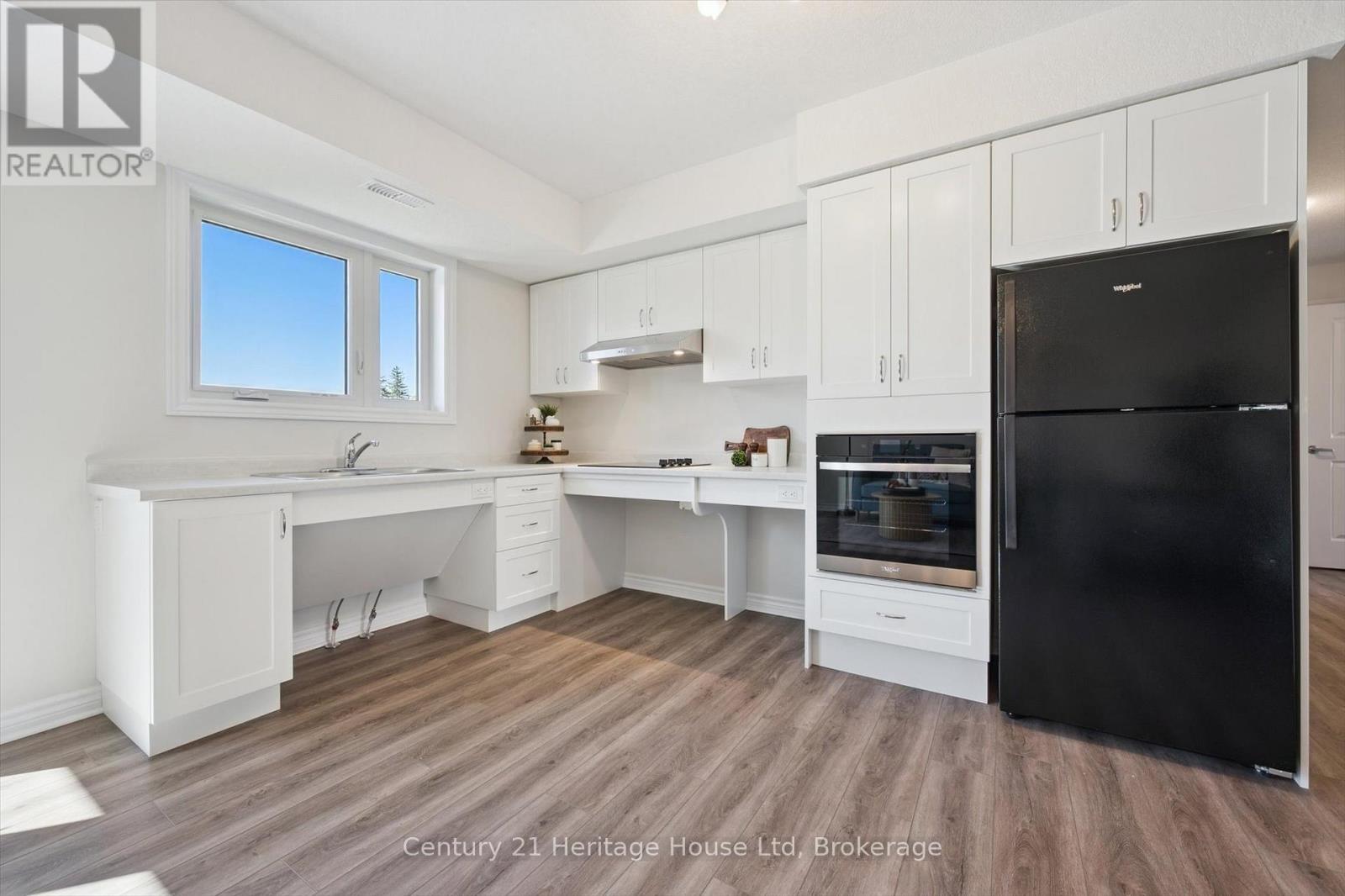6 - 465 Garafraxa Street W, Centre Wellington, Ontario  N1M 0L6 - Photo 6 - X12470202