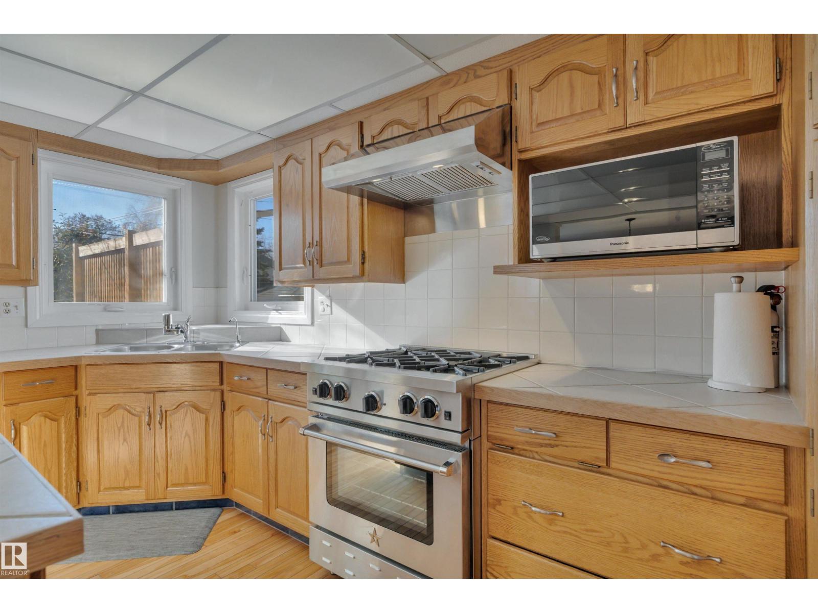 9747 81 Av Nw, Edmonton, Alberta  T6E 1W1 - Photo 15 - E4462689