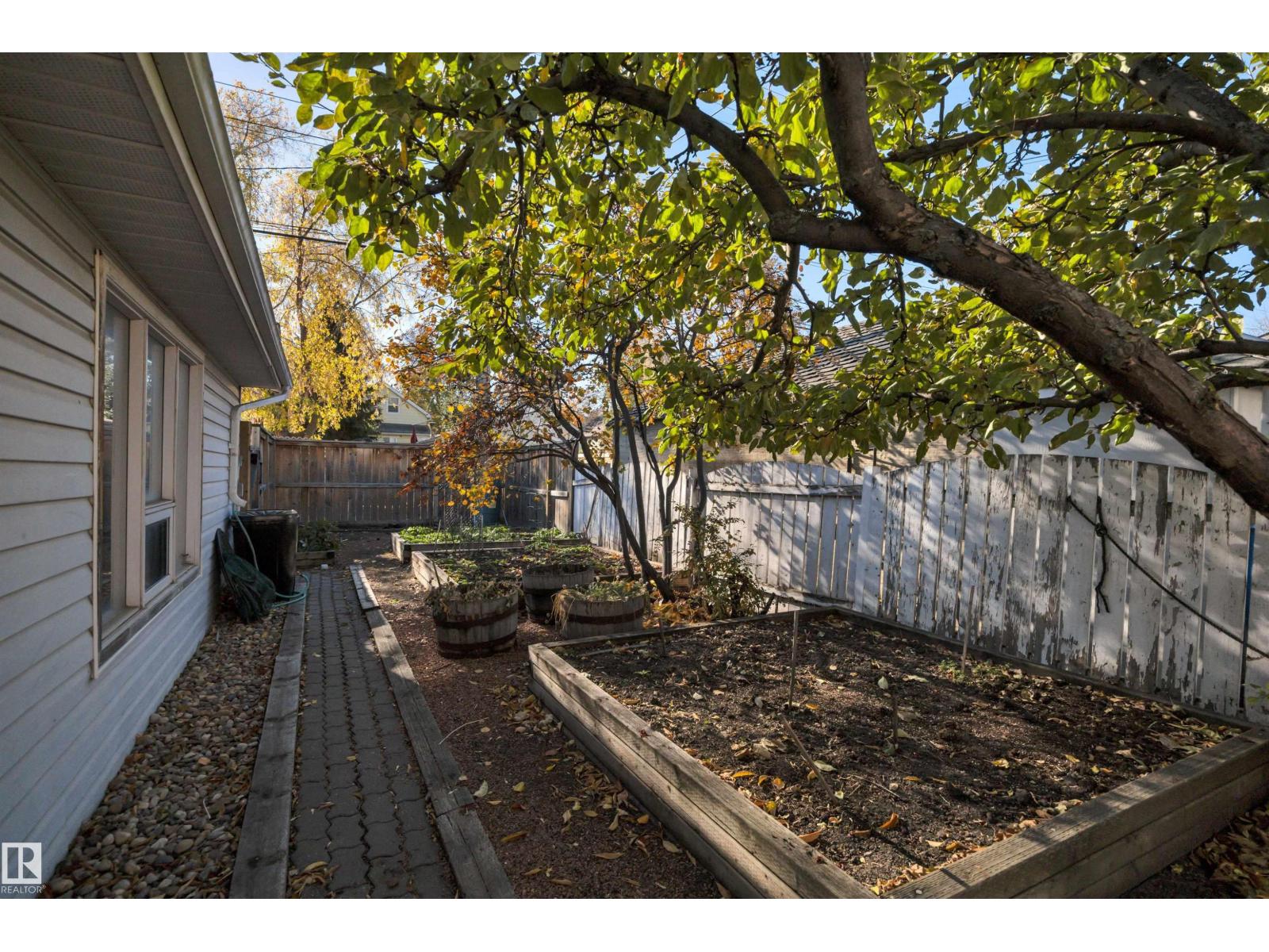 9747 81 Av Nw, Edmonton, Alberta  T6E 1W1 - Photo 54 - E4462689