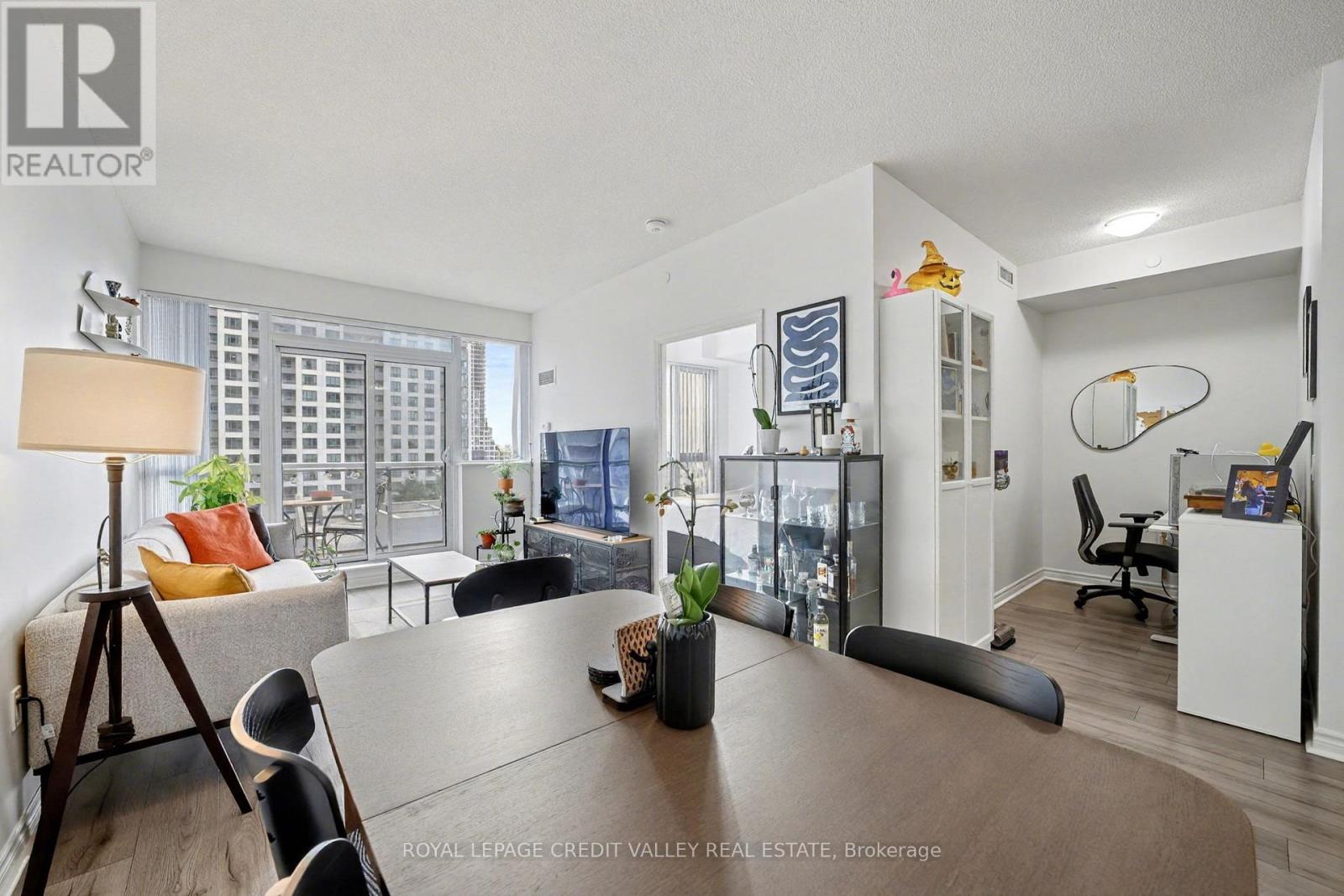 709 - 349 Rathburn Road, Mississauga, Ontario  L5B 0G9 - Photo 10 - W12470150