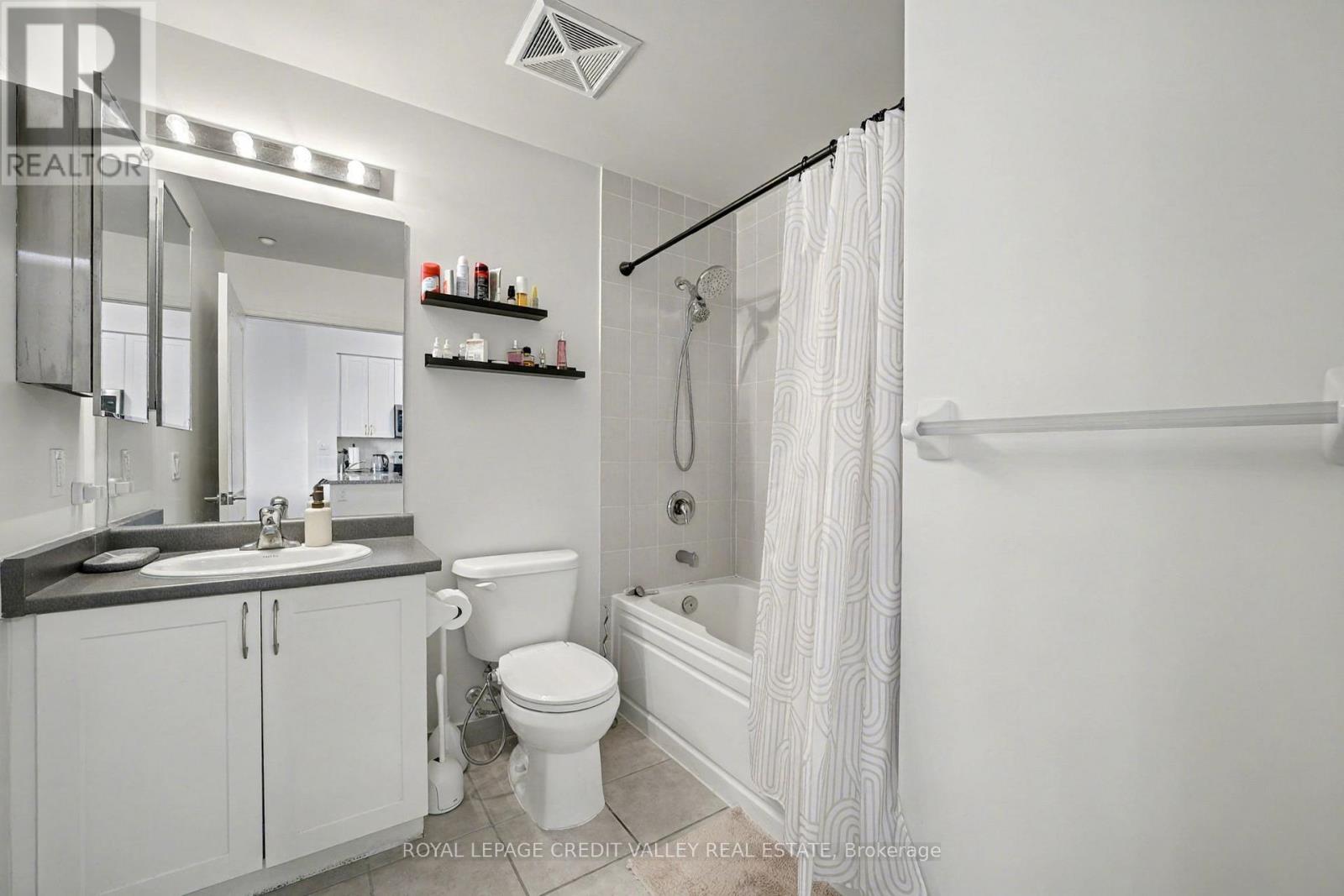 709 - 349 Rathburn Road, Mississauga, Ontario  L5B 0G9 - Photo 17 - W12470150