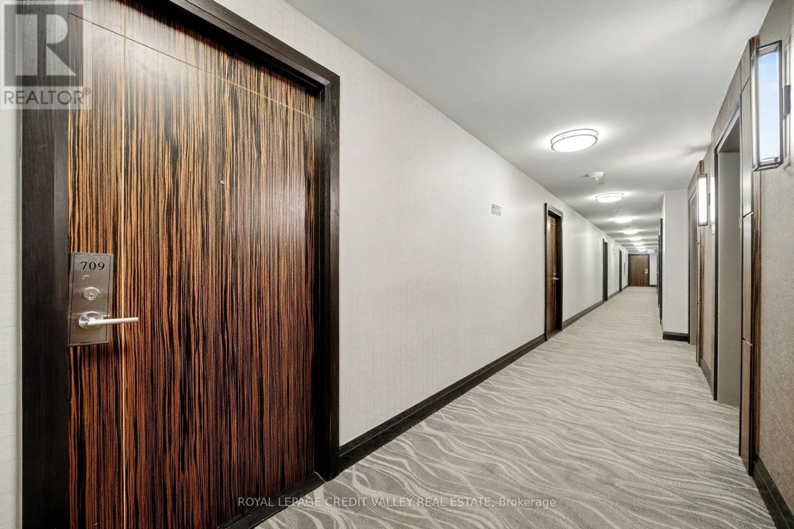 709 - 349 Rathburn Road, Mississauga, Ontario  L5B 0G9 - Photo 4 - W12470150