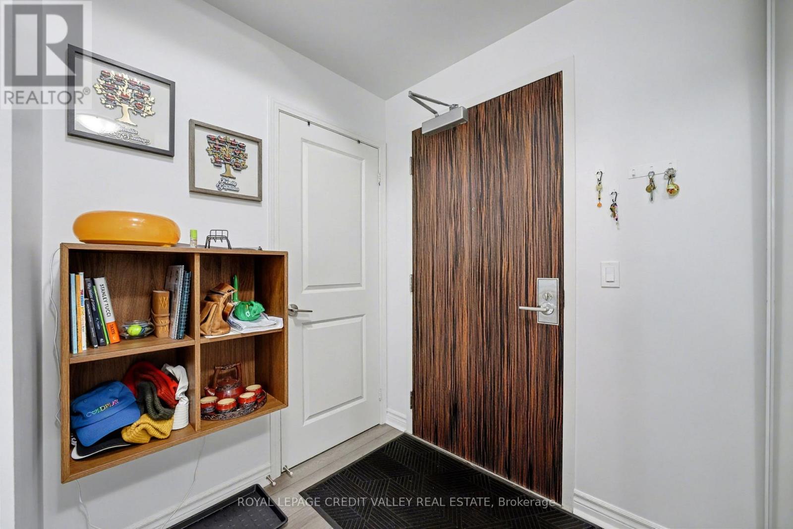 709 - 349 Rathburn Road, Mississauga, Ontario  L5B 0G9 - Photo 5 - W12470150