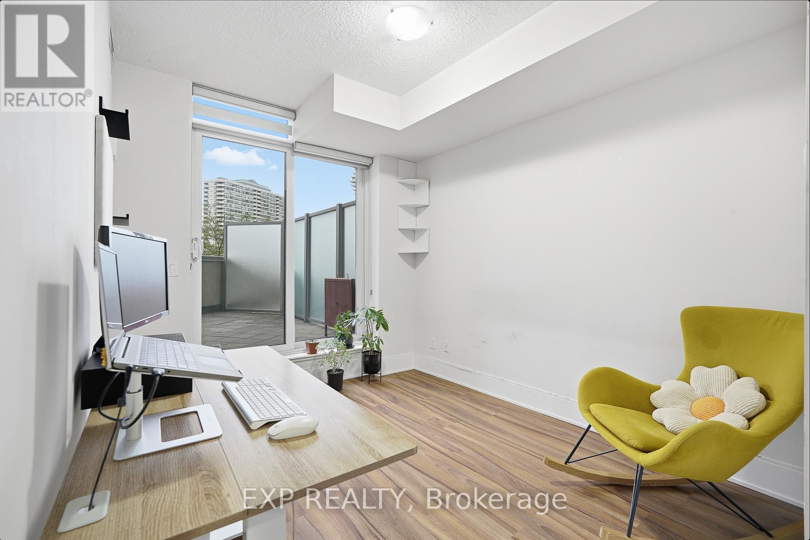 209 - 330 Burnhamthorpe Road W, Mississauga, Ontario  L5B 0E1 - Photo 10 - W12470151