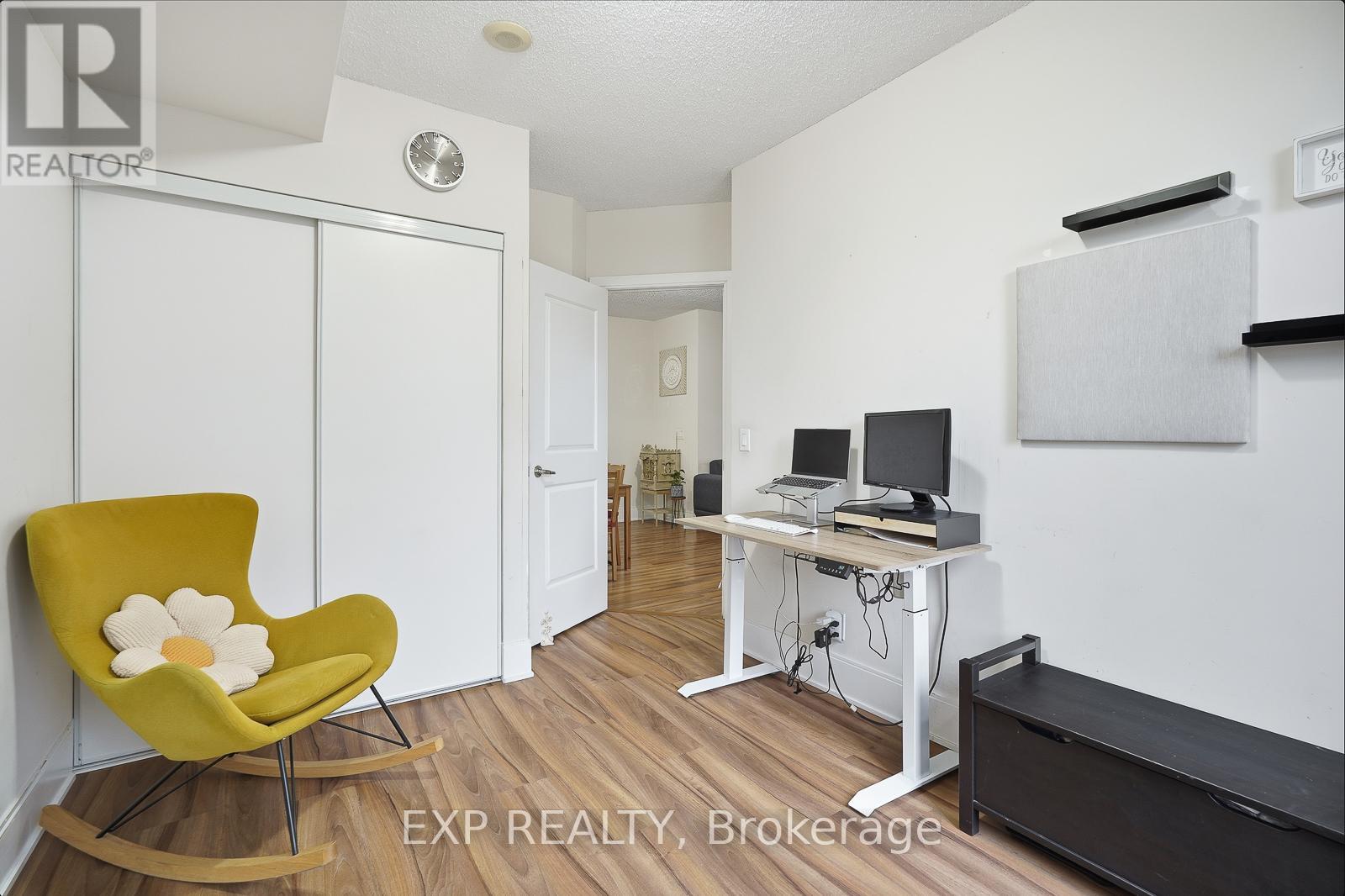 209 - 330 Burnhamthorpe Road W, Mississauga, Ontario  L5B 0E1 - Photo 12 - W12470151