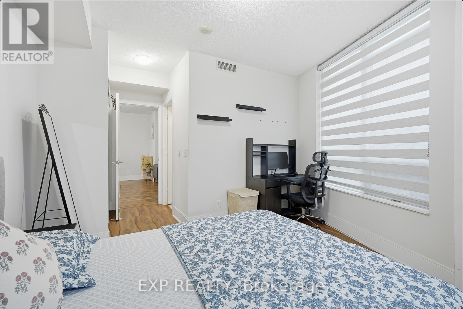 209 - 330 Burnhamthorpe Road W, Mississauga, Ontario  L5B 0E1 - Photo 13 - W12470151