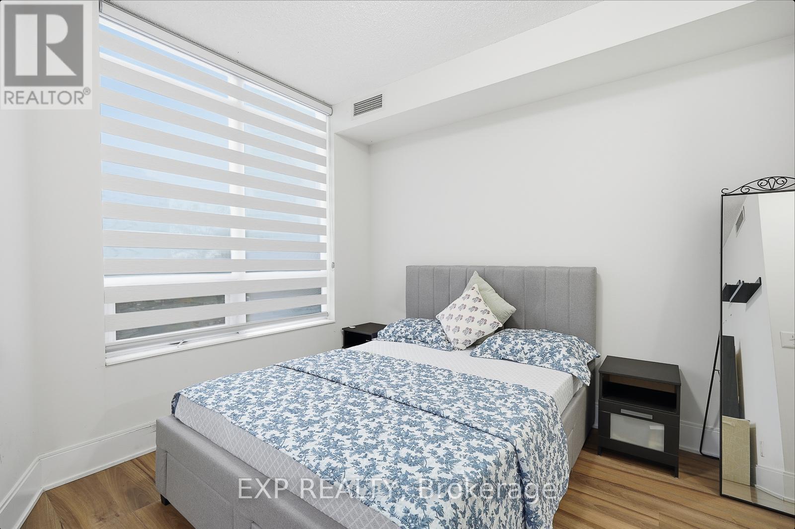209 - 330 Burnhamthorpe Road W, Mississauga, Ontario  L5B 0E1 - Photo 15 - W12470151