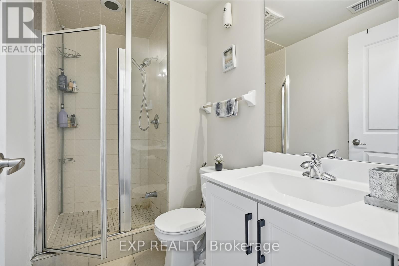 209 - 330 Burnhamthorpe Road W, Mississauga, Ontario  L5B 0E1 - Photo 17 - W12470151