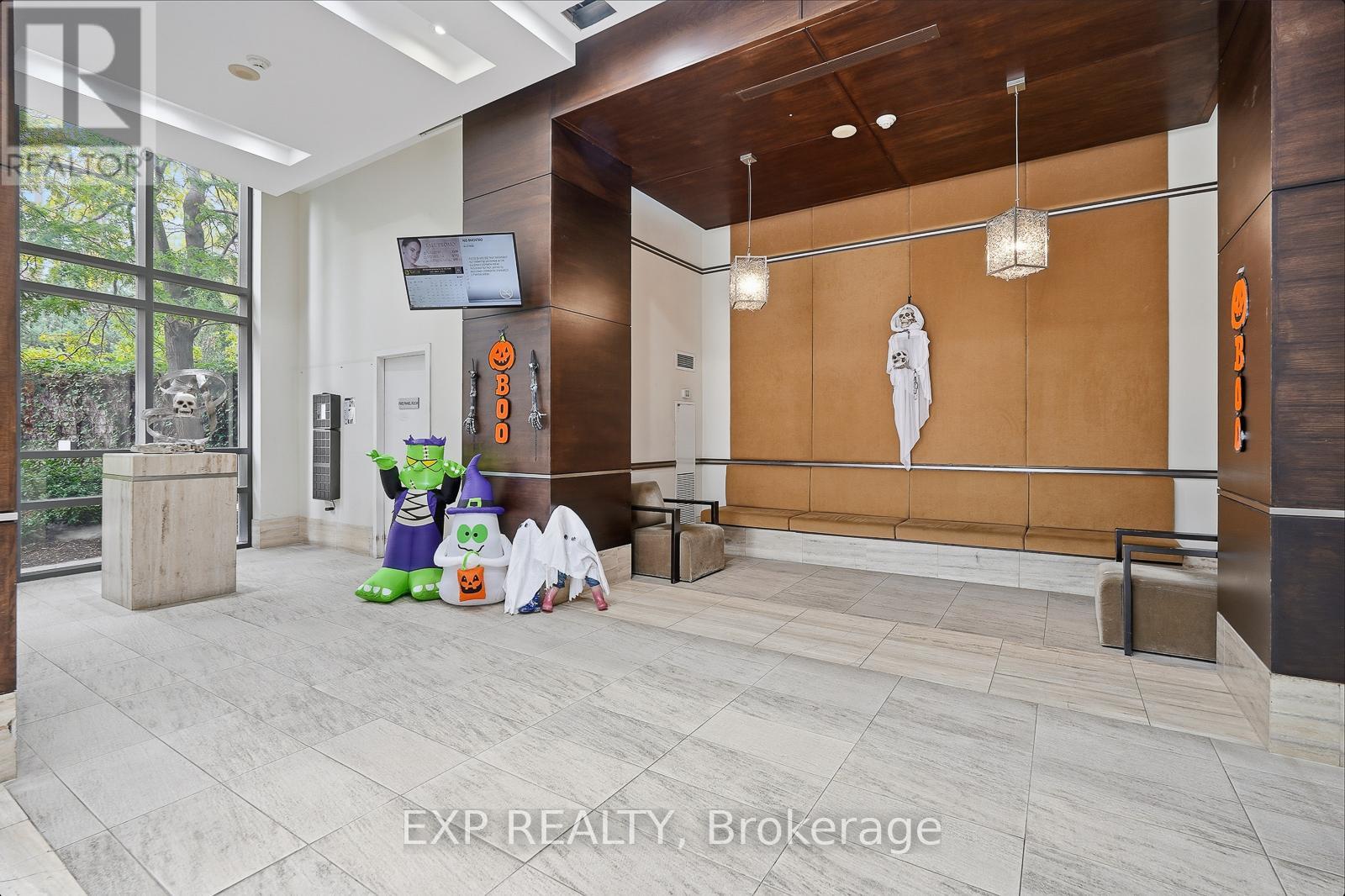 209 - 330 Burnhamthorpe Road W, Mississauga, Ontario  L5B 0E1 - Photo 3 - W12470151