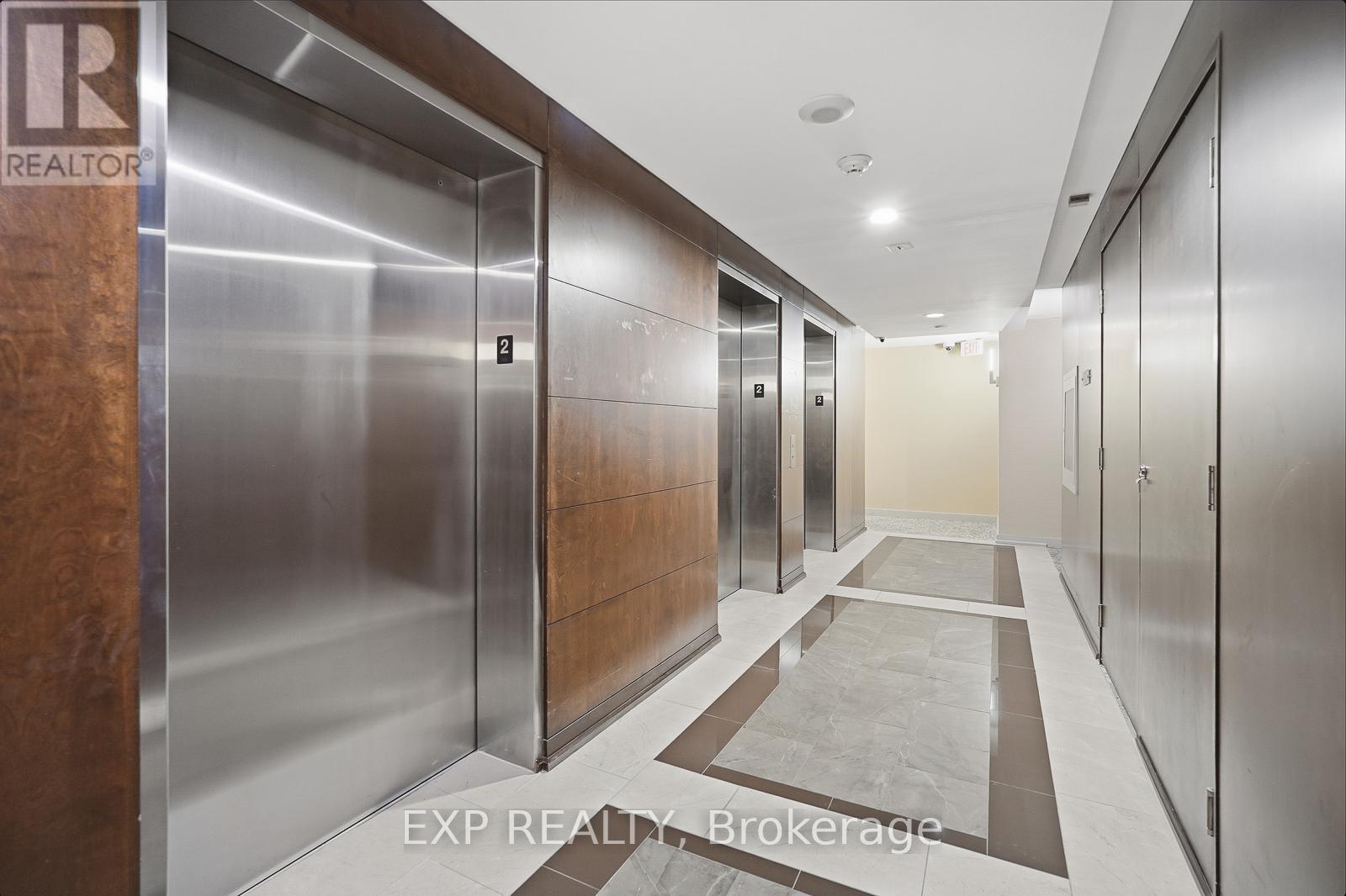 209 - 330 Burnhamthorpe Road W, Mississauga, Ontario  L5B 0E1 - Photo 4 - W12470151