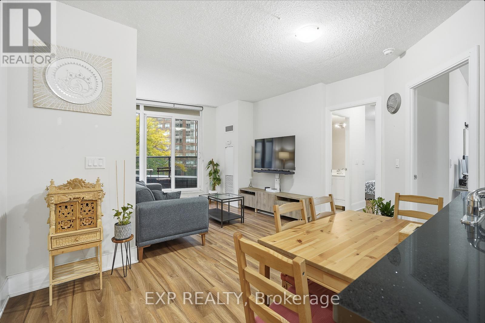209 - 330 Burnhamthorpe Road W, Mississauga, Ontario  L5B 0E1 - Photo 5 - W12470151