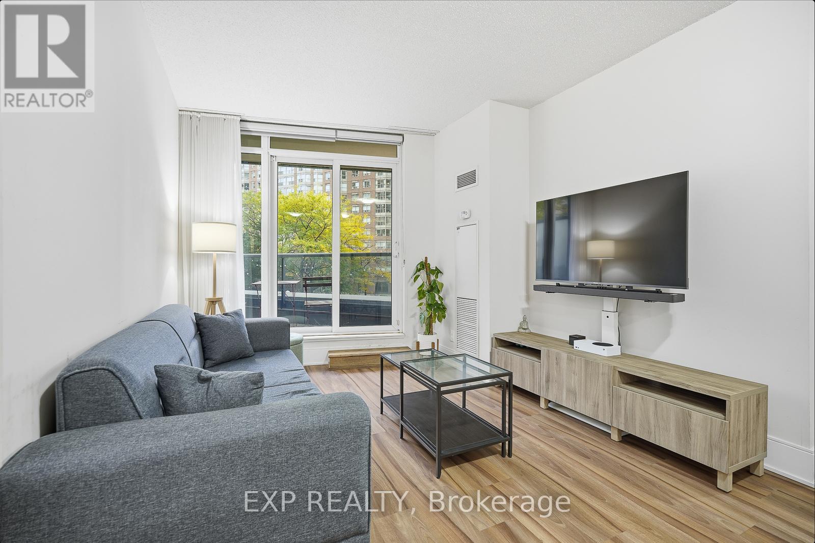 209 - 330 Burnhamthorpe Road W, Mississauga, Ontario  L5B 0E1 - Photo 6 - W12470151