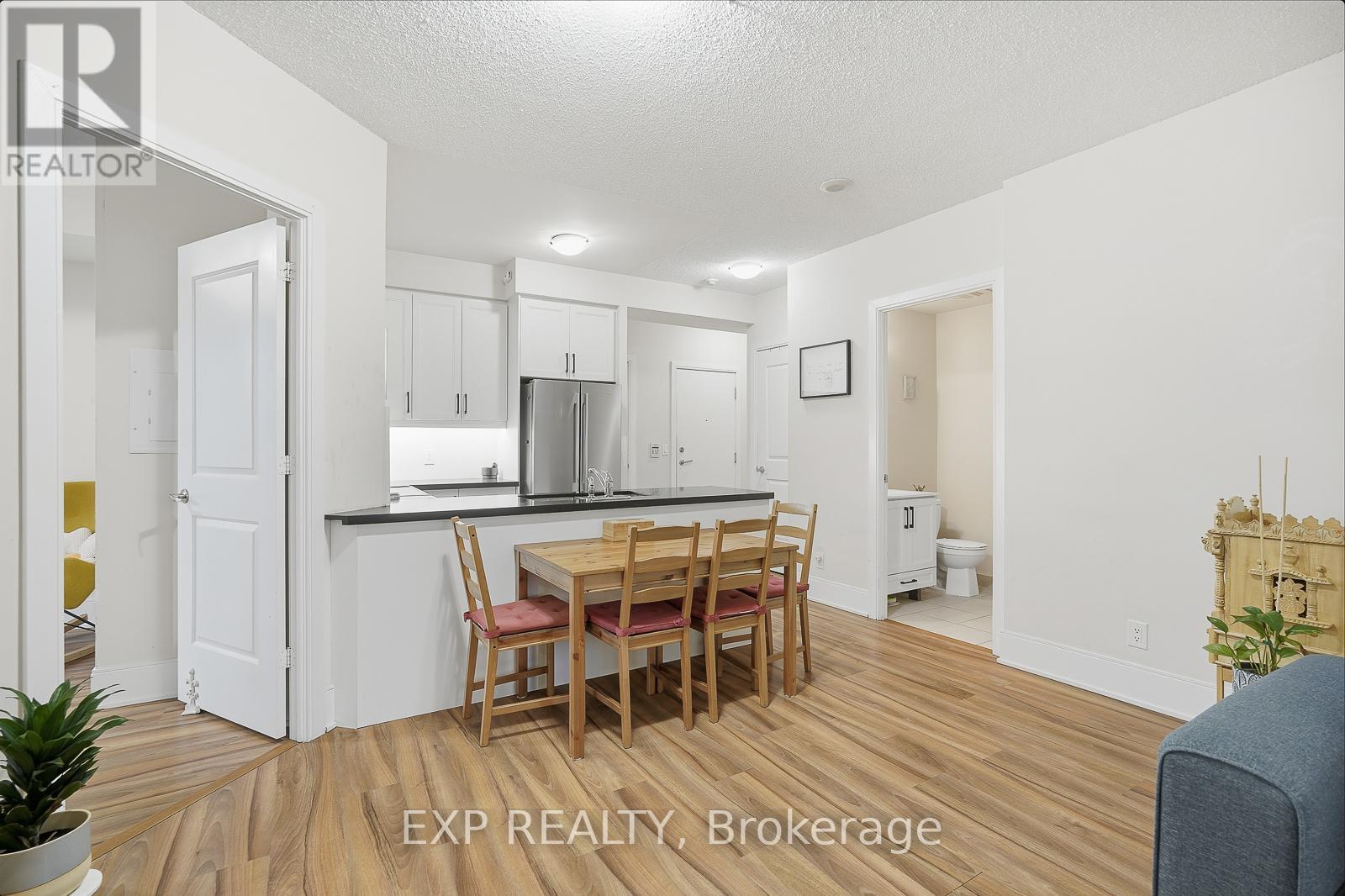 209 - 330 Burnhamthorpe Road W, Mississauga, Ontario  L5B 0E1 - Photo 7 - W12470151