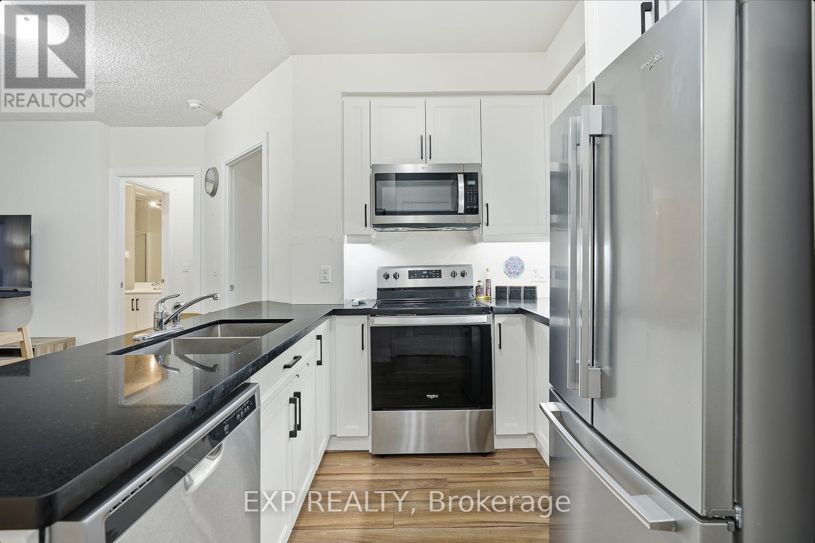 209 - 330 Burnhamthorpe Road W, Mississauga, Ontario  L5B 0E1 - Photo 8 - W12470151