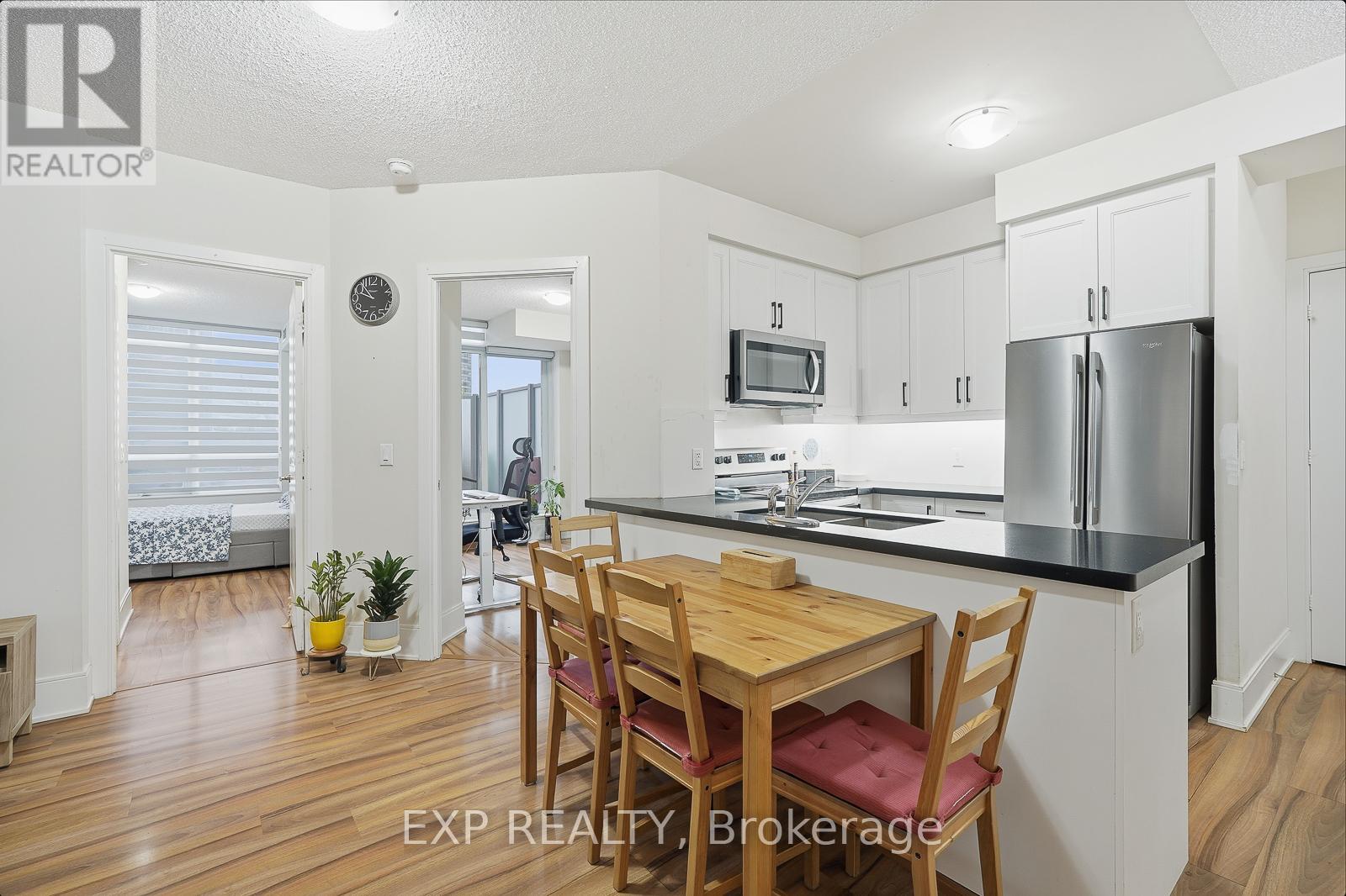 209 - 330 Burnhamthorpe Road W, Mississauga, Ontario  L5B 0E1 - Photo 9 - W12470151