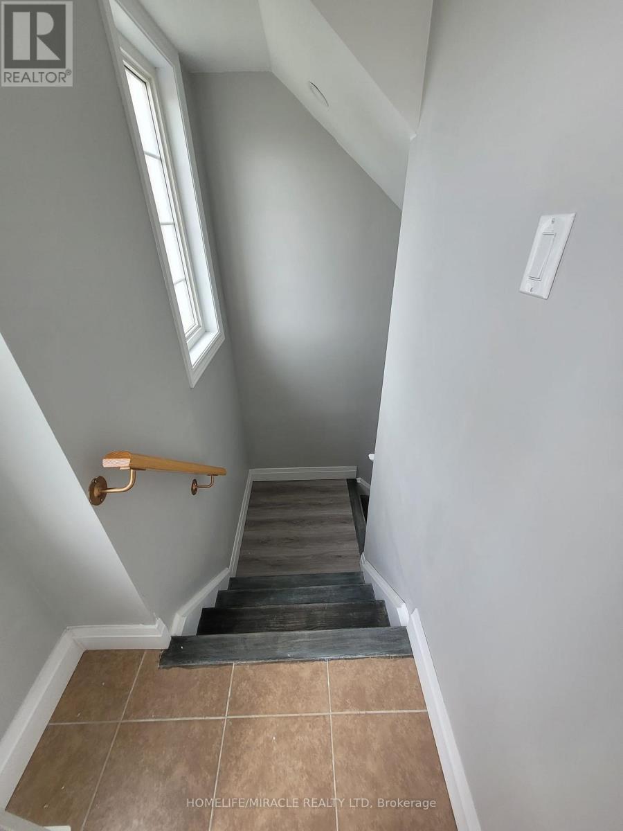30 Ironshield Drive, Brampton, Ontario  L6P 3N4 - Photo 2 - W12470152