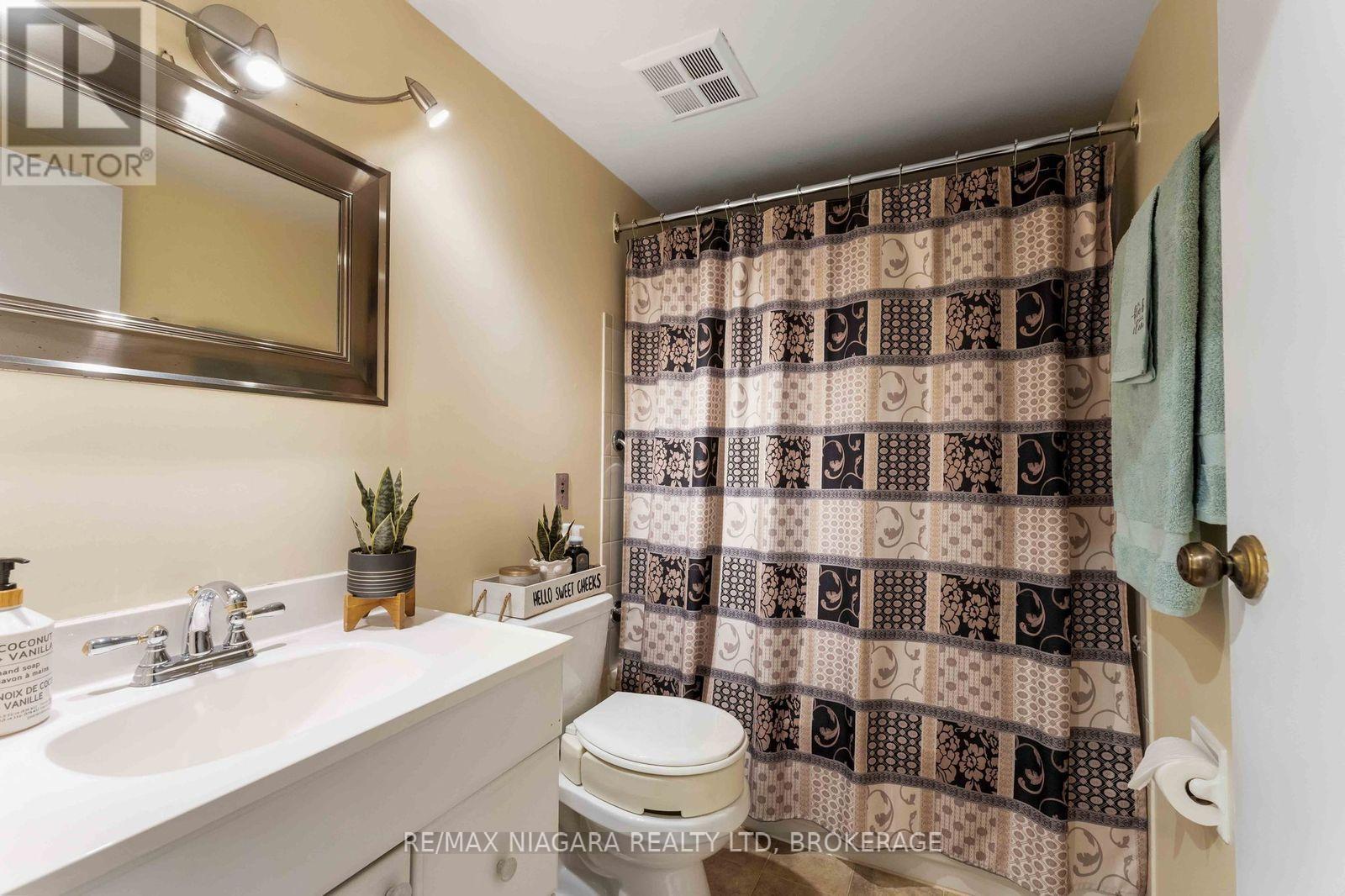 7 - 35 Nova Crescent, Welland, Ontario  L3C 6P8 - Photo 20 - X12470199