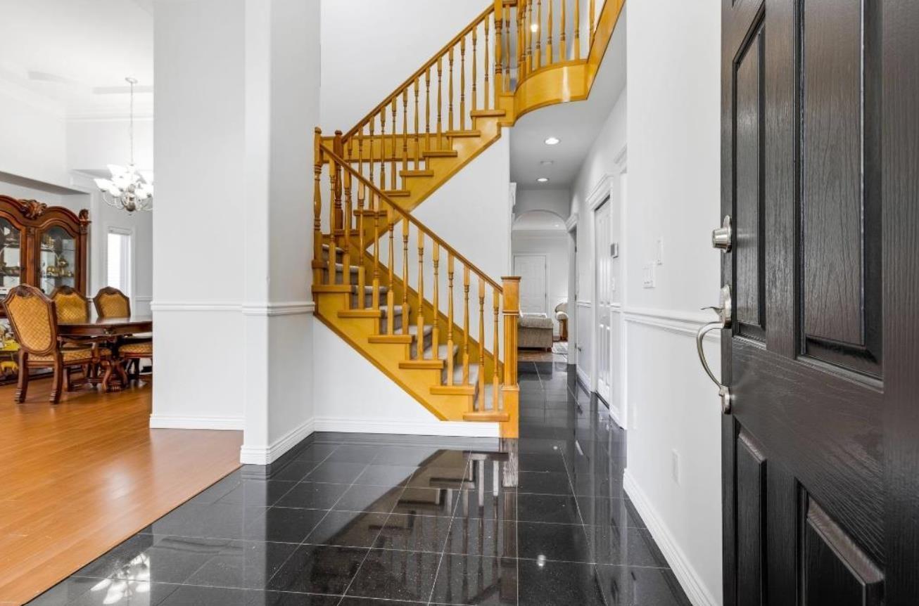 12672 67a Avenue, Surrey, British Columbia  V3W 1G3 - Photo 2 - R3059542