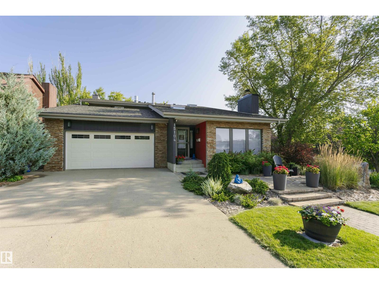 15104 42 AV NW, edmonton, Alberta