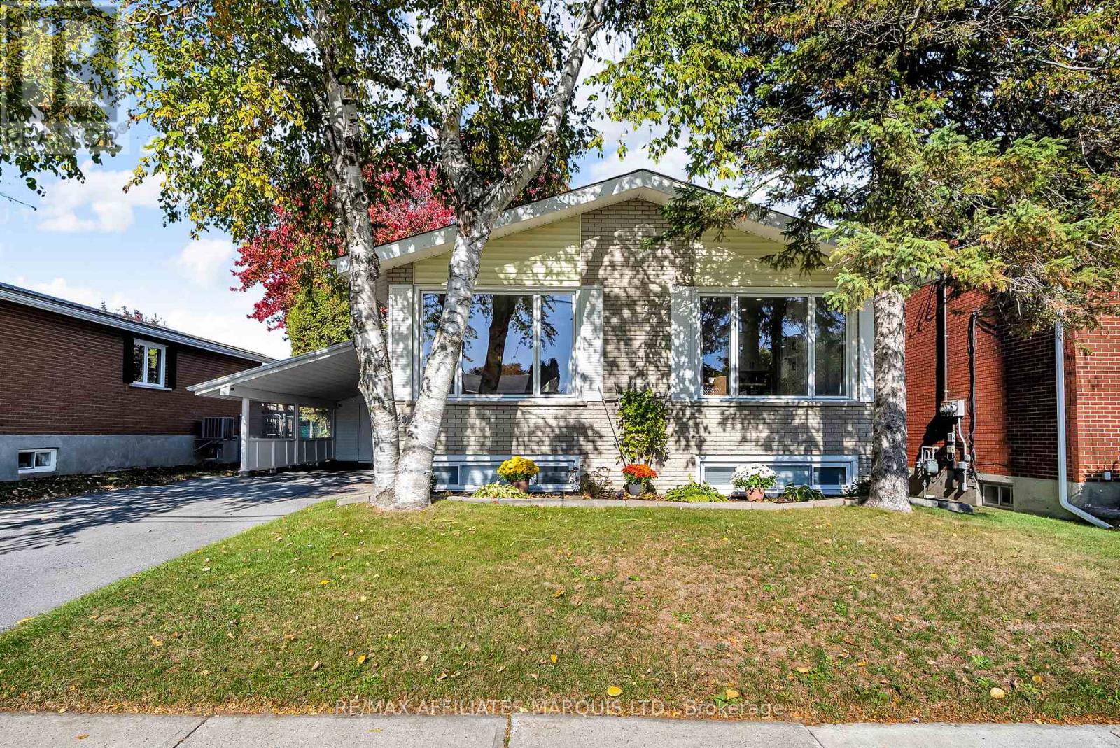 220 Fifteenth Street W, Cornwall, Ontario  K6J 3J8 - Photo 2 - X12470175
