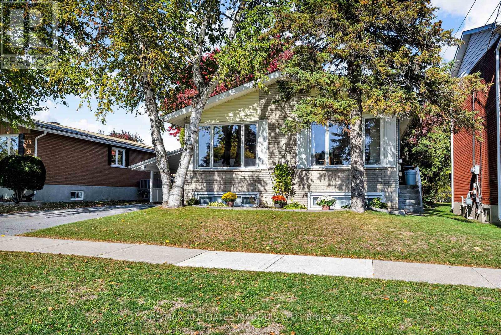 220 Fifteenth Street W, Cornwall, Ontario  K6J 3J8 - Photo 3 - X12470175