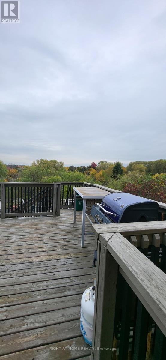44 Moldovan Drive, Brampton, Ontario  L6R 0E4 - Photo 2 - W12466719