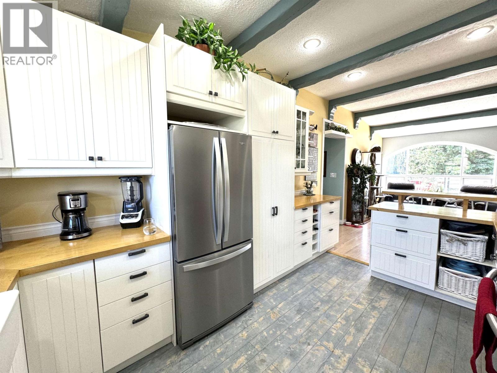 8320 Rainbow Country Road, Bridge Lake, British Columbia  V0K 1X2 - Photo 10 - R3059736