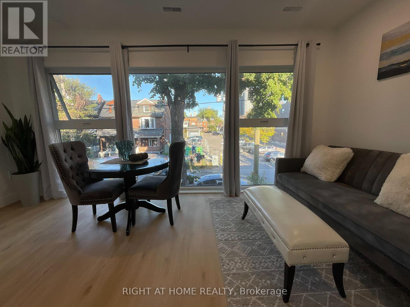 SECOND FLOOR - 674 MANNING AVENUE, Toronto, Ontario