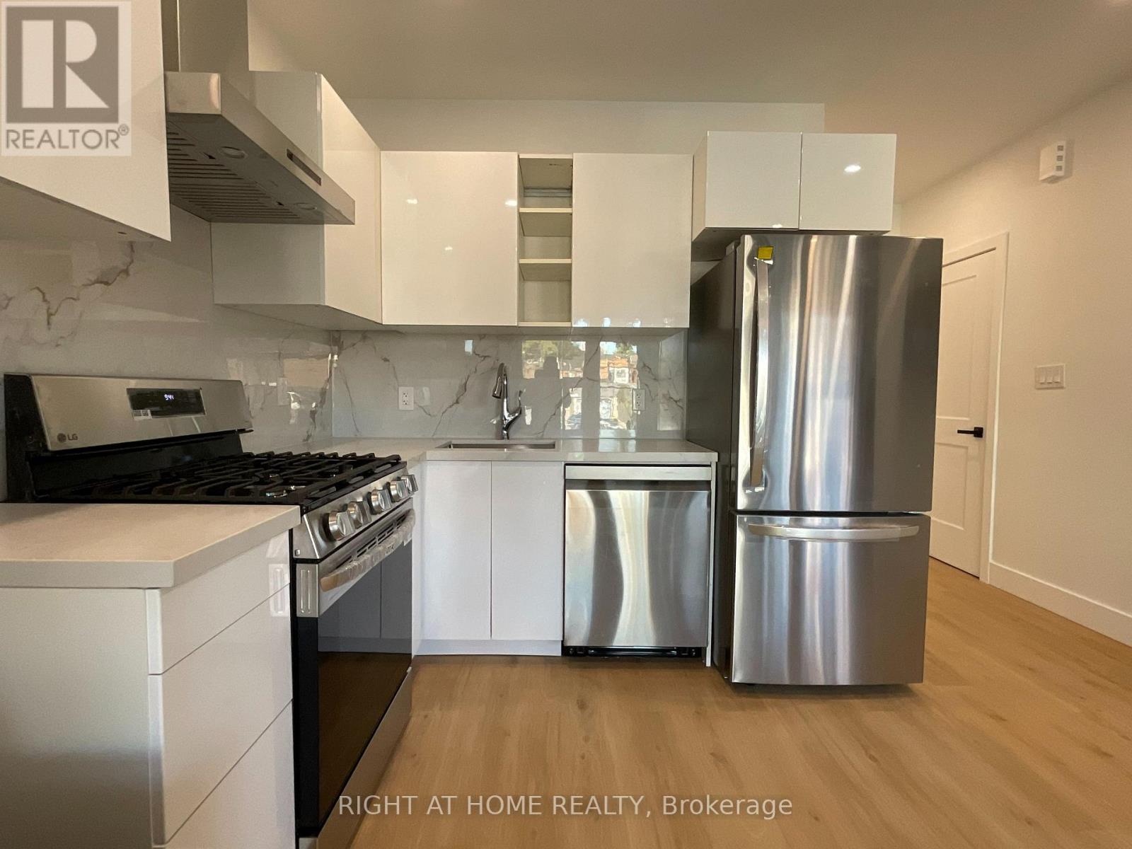 Second Floor - 674 Manning Avenue, Toronto, Ontario  M3H 2G1 - Photo 12 - C12470156