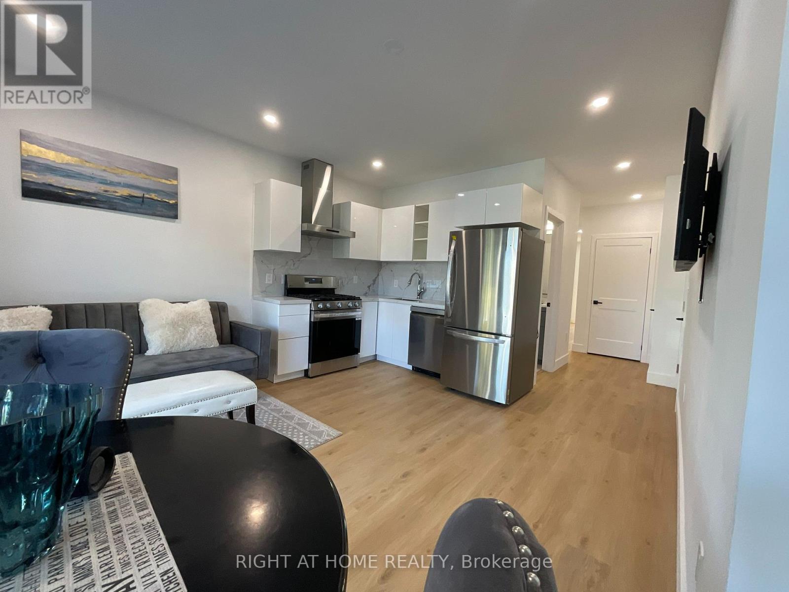 Second Floor - 674 Manning Avenue, Toronto, Ontario  M3H 2G1 - Photo 14 - C12470156