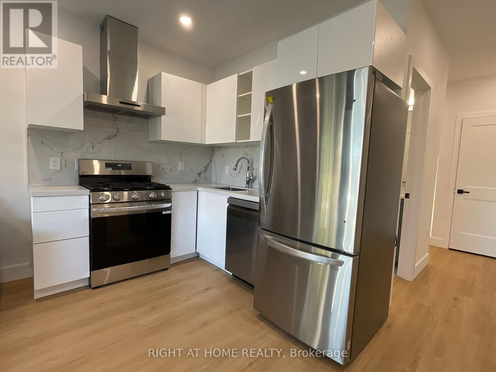 Second Floor - 674 Manning Avenue, Toronto, Ontario  M3H 2G1 - Photo 16 - C12470156