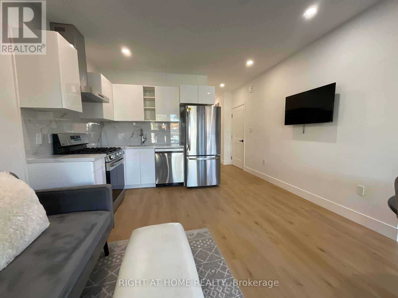 Second Floor - 674 Manning Avenue, Toronto, Ontario  M3H 2G1 - Photo 17 - C12470156
