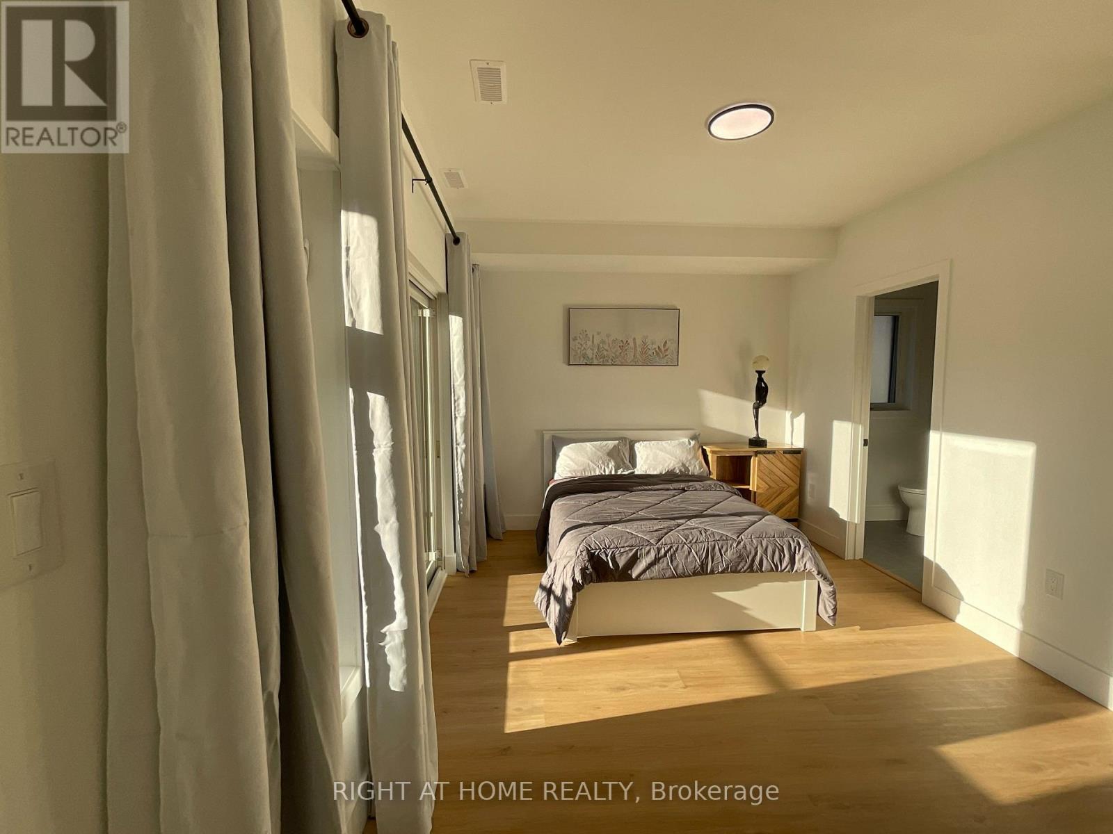 Second Floor - 674 Manning Avenue, Toronto, Ontario  M3H 2G1 - Photo 21 - C12470156