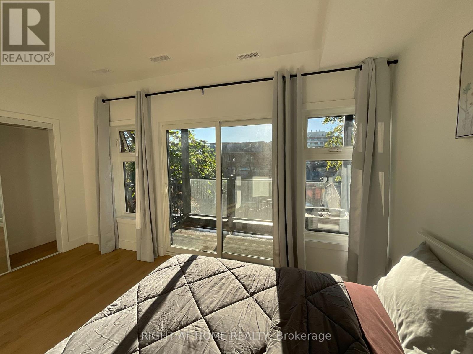 Second Floor - 674 Manning Avenue, Toronto, Ontario  M3H 2G1 - Photo 27 - C12470156