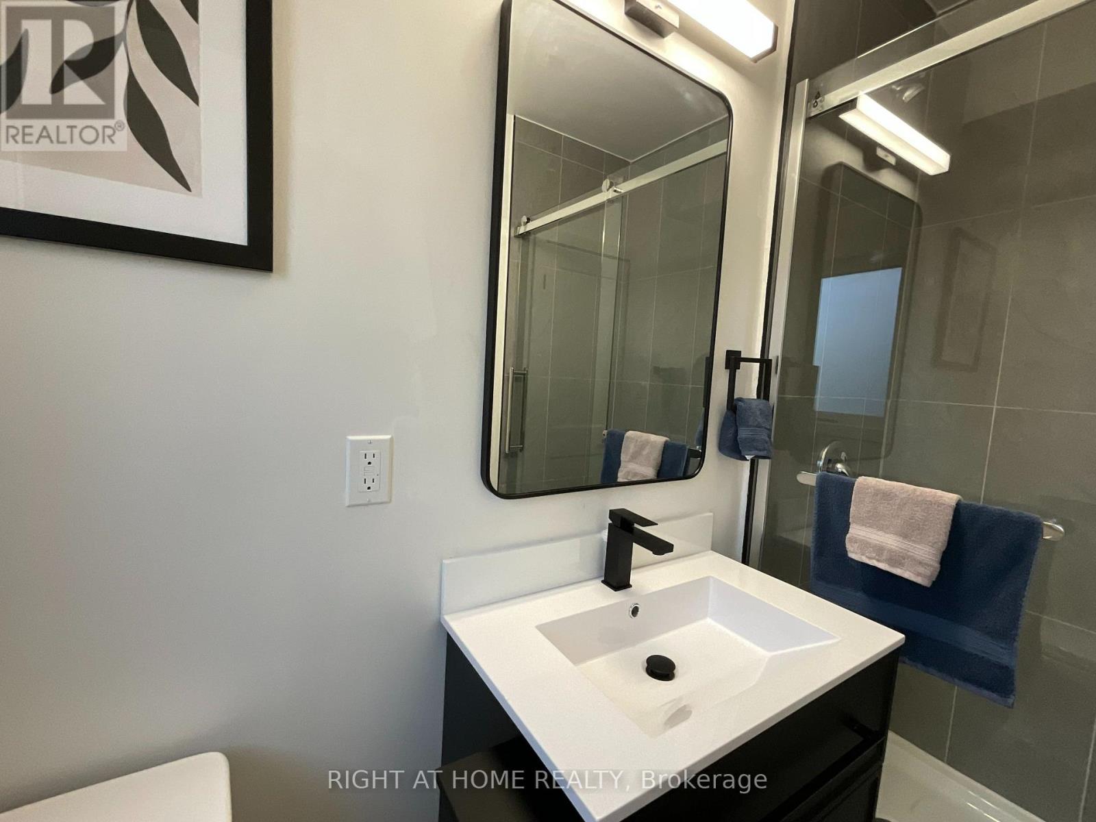 Second Floor - 674 Manning Avenue, Toronto, Ontario  M3H 2G1 - Photo 33 - C12470156