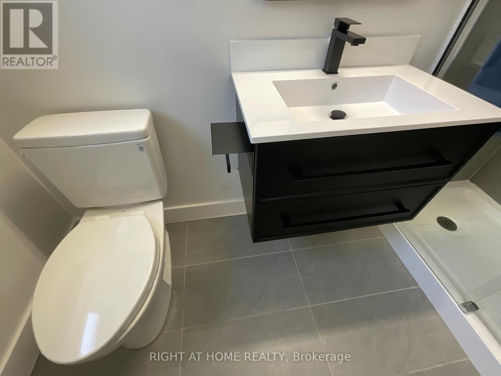 Second Floor - 674 Manning Avenue, Toronto, Ontario  M3H 2G1 - Photo 34 - C12470156