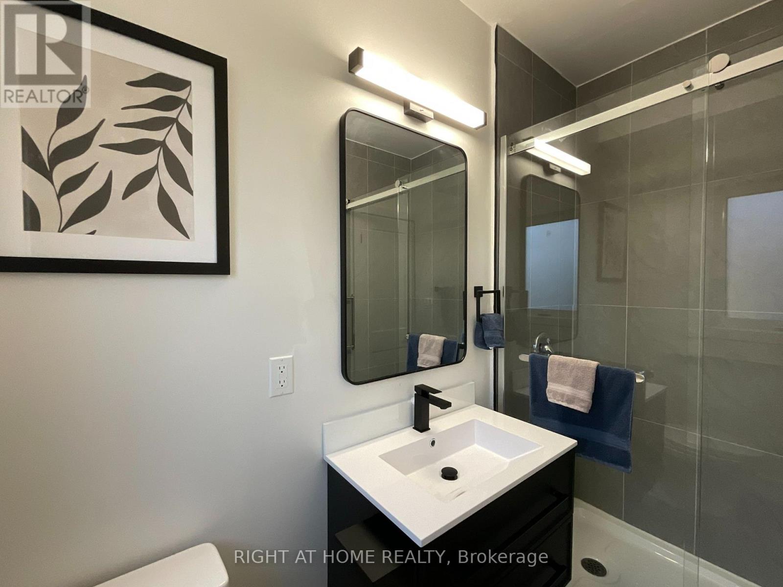 Second Floor - 674 Manning Avenue, Toronto, Ontario  M3H 2G1 - Photo 35 - C12470156