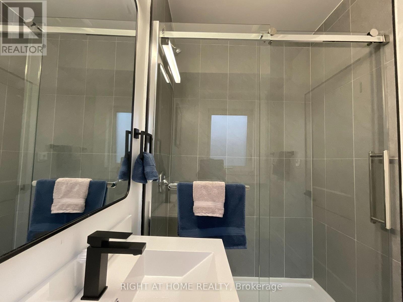 Second Floor - 674 Manning Avenue, Toronto, Ontario  M3H 2G1 - Photo 36 - C12470156
