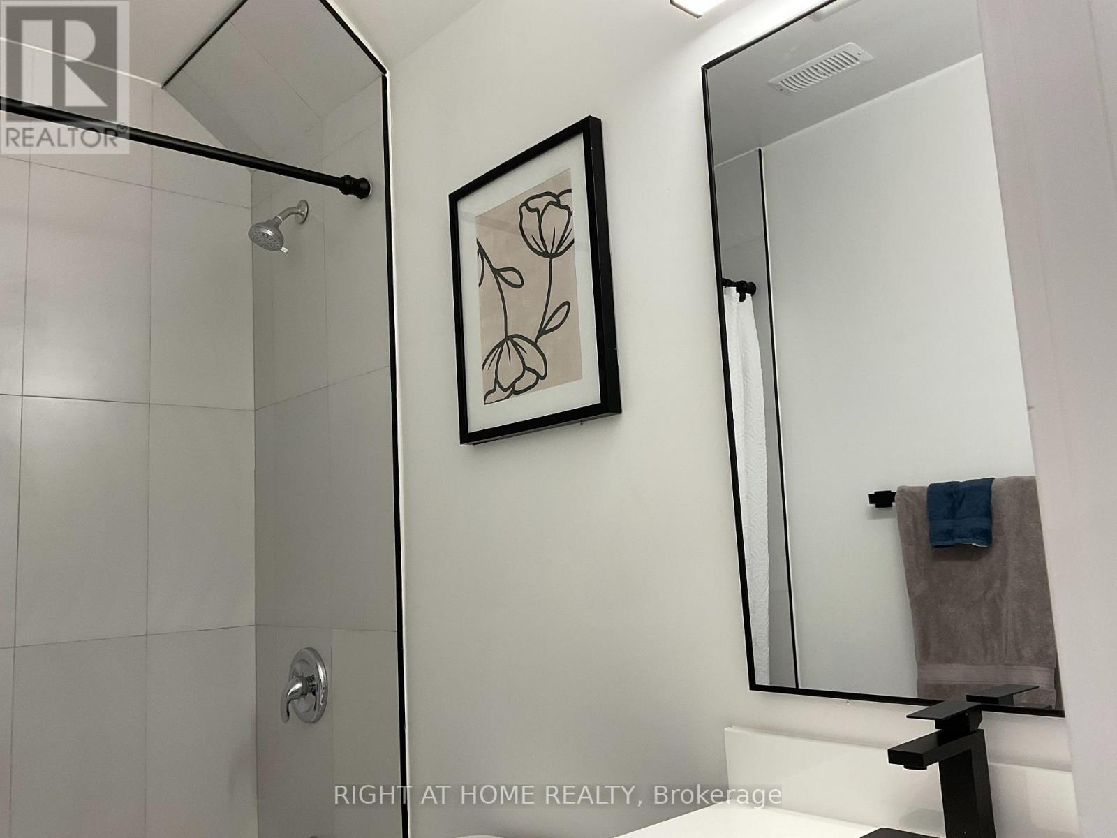 Second Floor - 674 Manning Avenue, Toronto, Ontario  M3H 2G1 - Photo 37 - C12470156