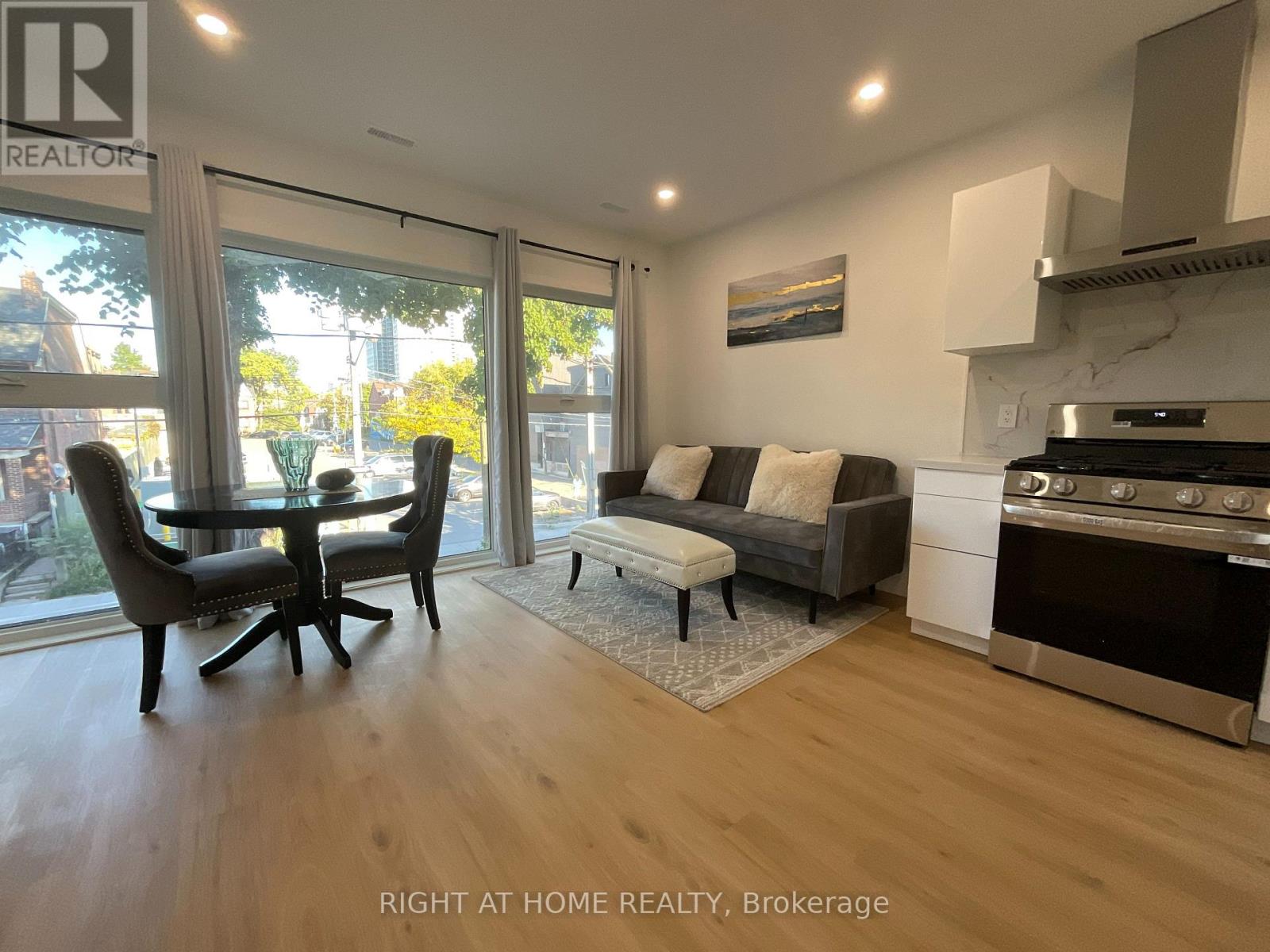 Second Floor - 674 Manning Avenue, Toronto, Ontario  M3H 2G1 - Photo 5 - C12470156