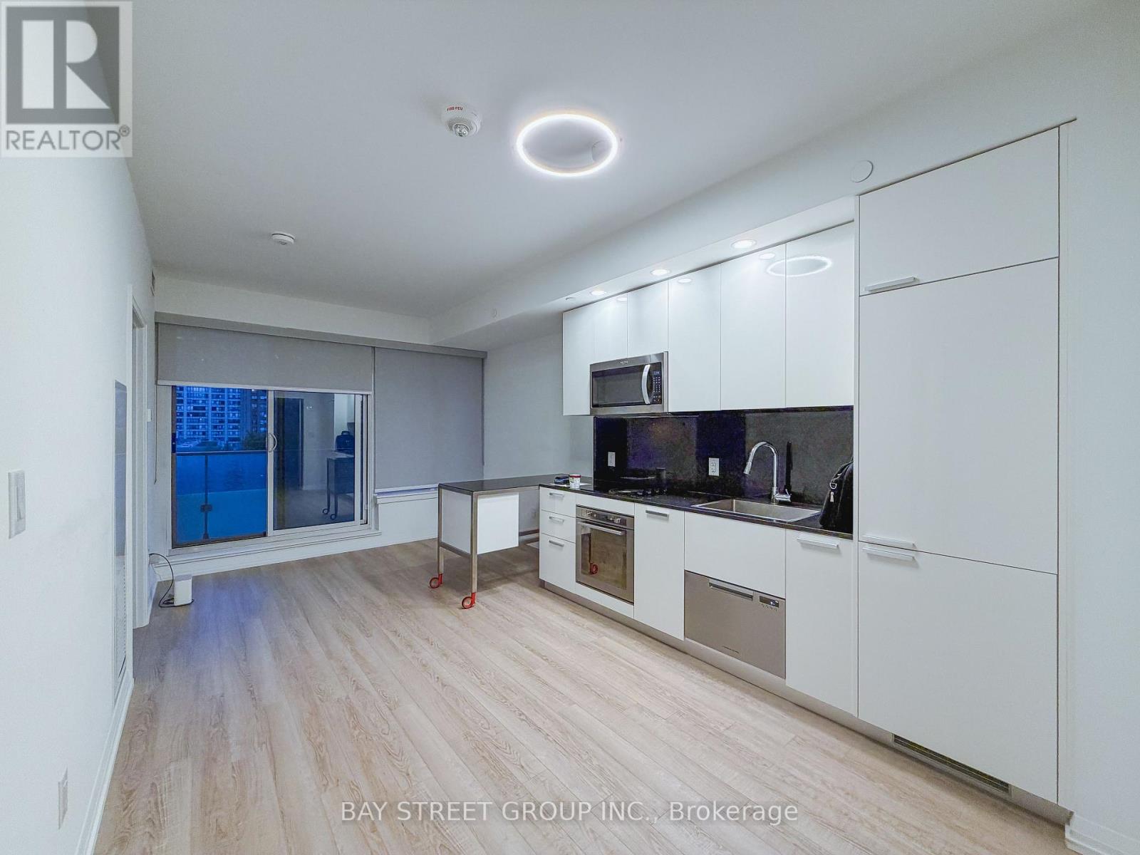 812 - 75 Canterbury Place, Toronto, Ontario  M2N 0L2 - Photo 2 - C12470159