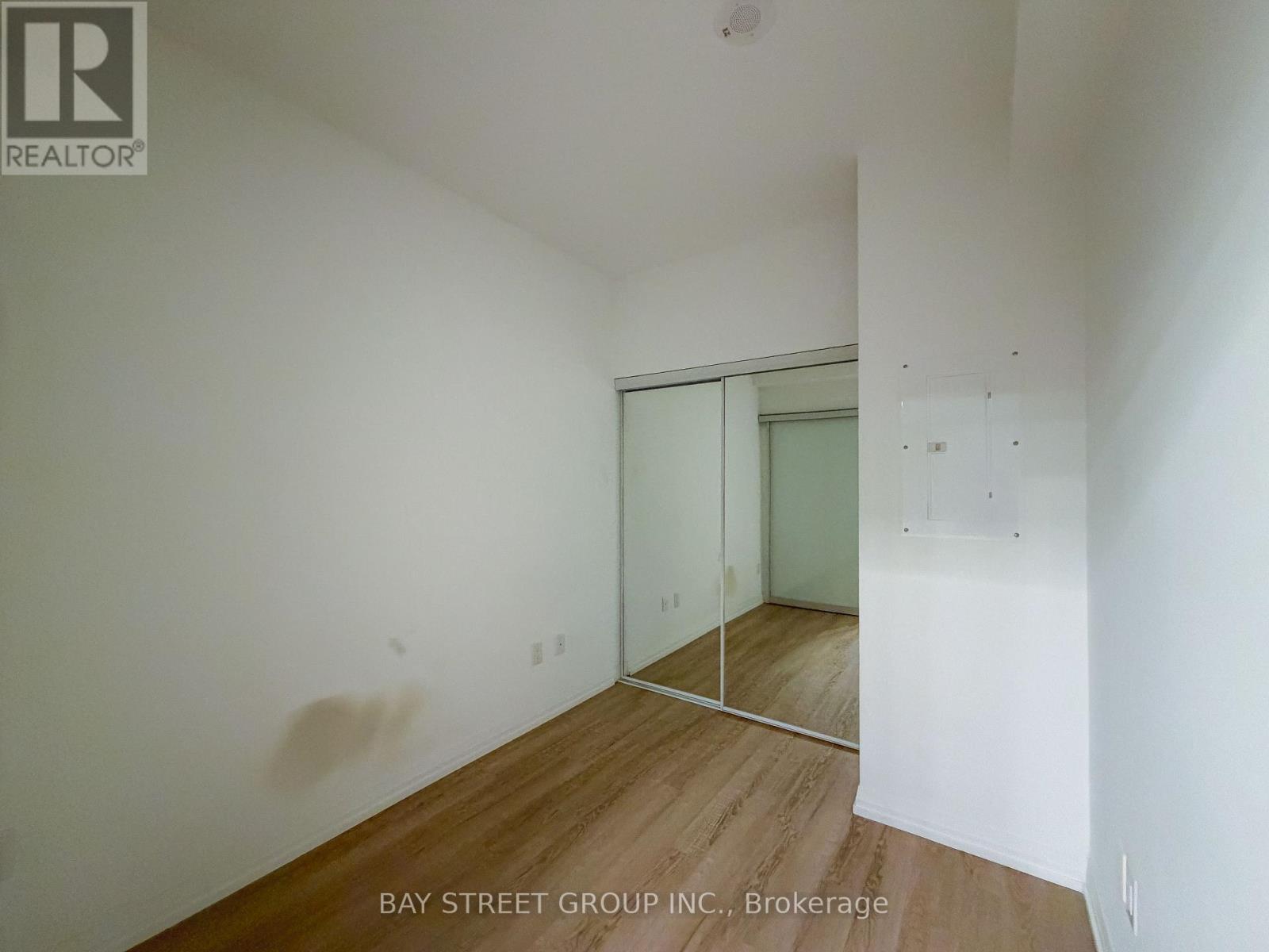 812 - 75 Canterbury Place, Toronto, Ontario  M2N 0L2 - Photo 3 - C12470159