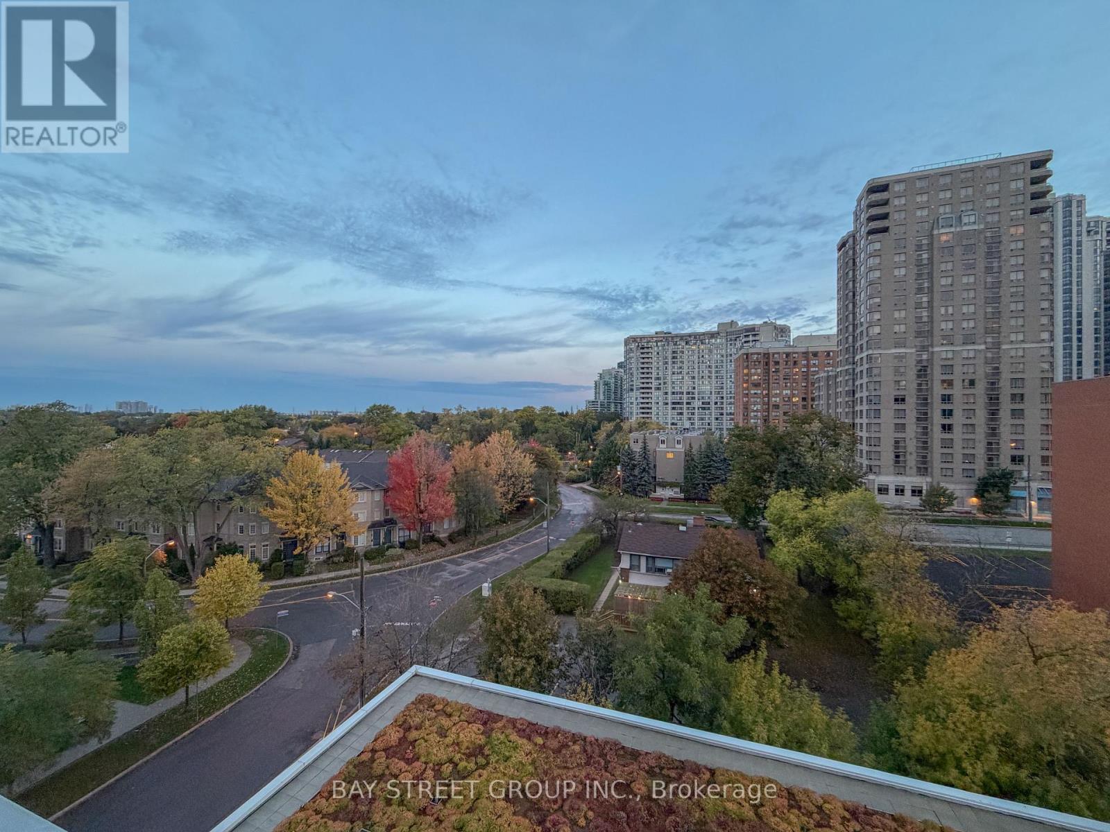 812 - 75 Canterbury Place, Toronto, Ontario  M2N 0L2 - Photo 5 - C12470159