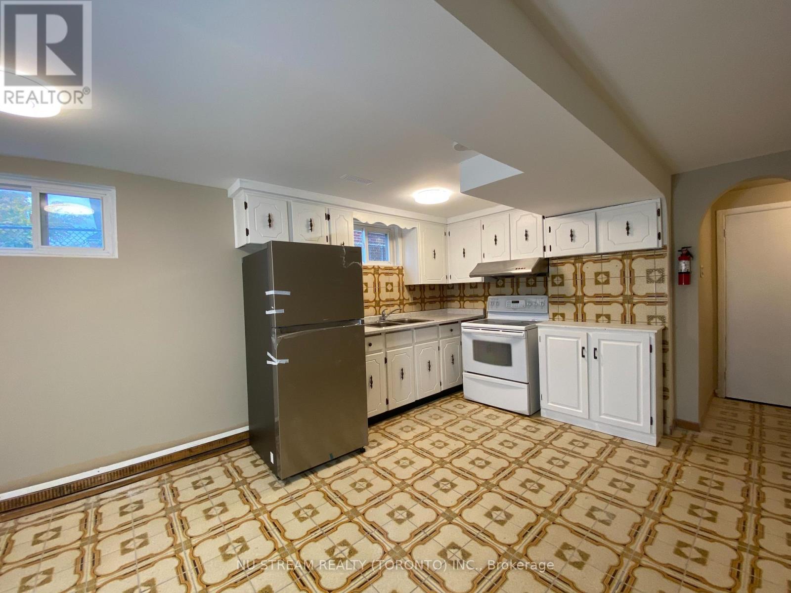 30 Hickorynut Dr Drive, Toronto, Ontario  M2J 4W5 - Photo 4 - C12470168