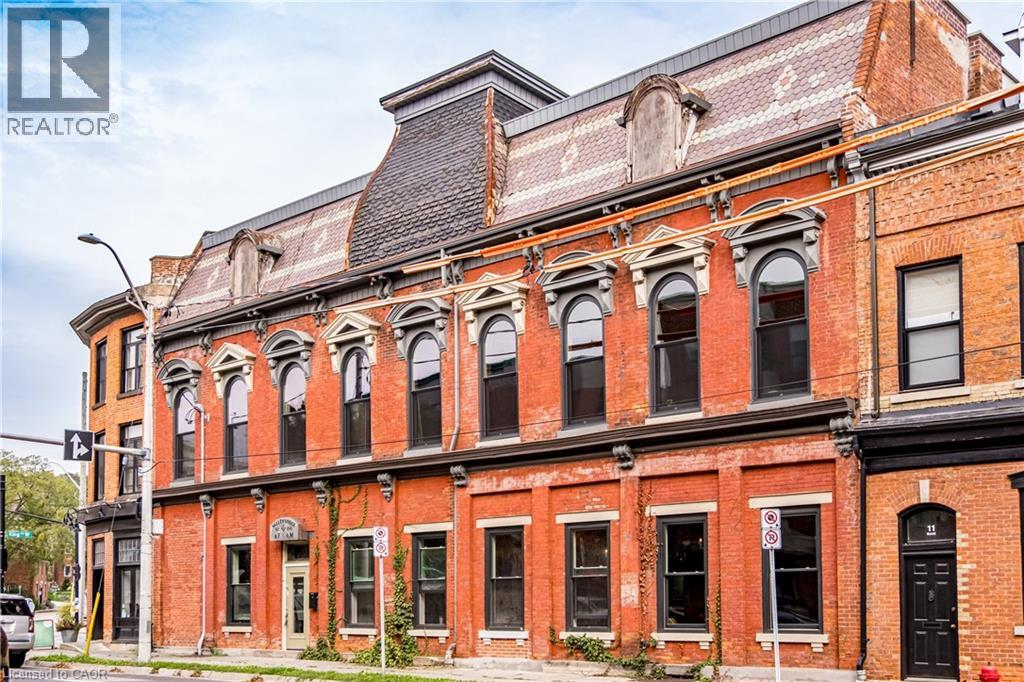 3 MAIN Street, Hamilton, Ontario
